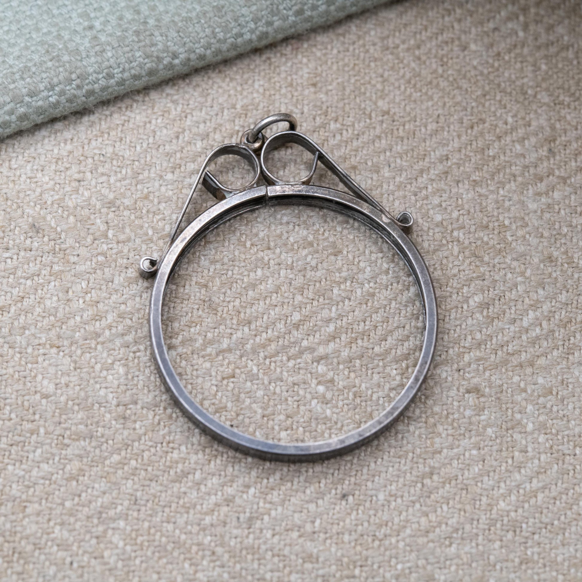 Vintage Sterling Silver Coin Mount Pendant 1970s – For Half Crown | Bold Setting | Retro Statement Jewellery | Ornate