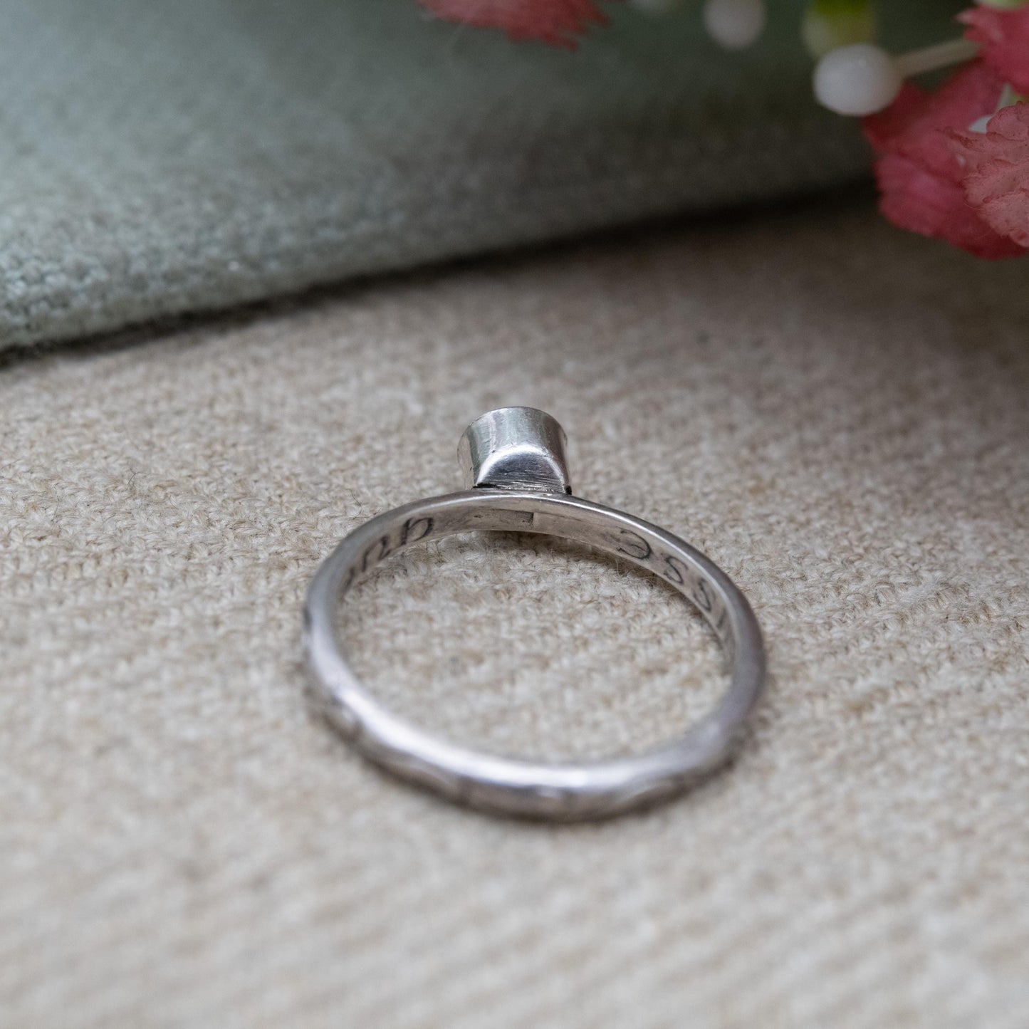 Vintage Silver Amethyst Solitaire Posy Ring – Bezel Set Floral Band | “Que Dieu Vous Bénisse” Inscription | May God Bless You