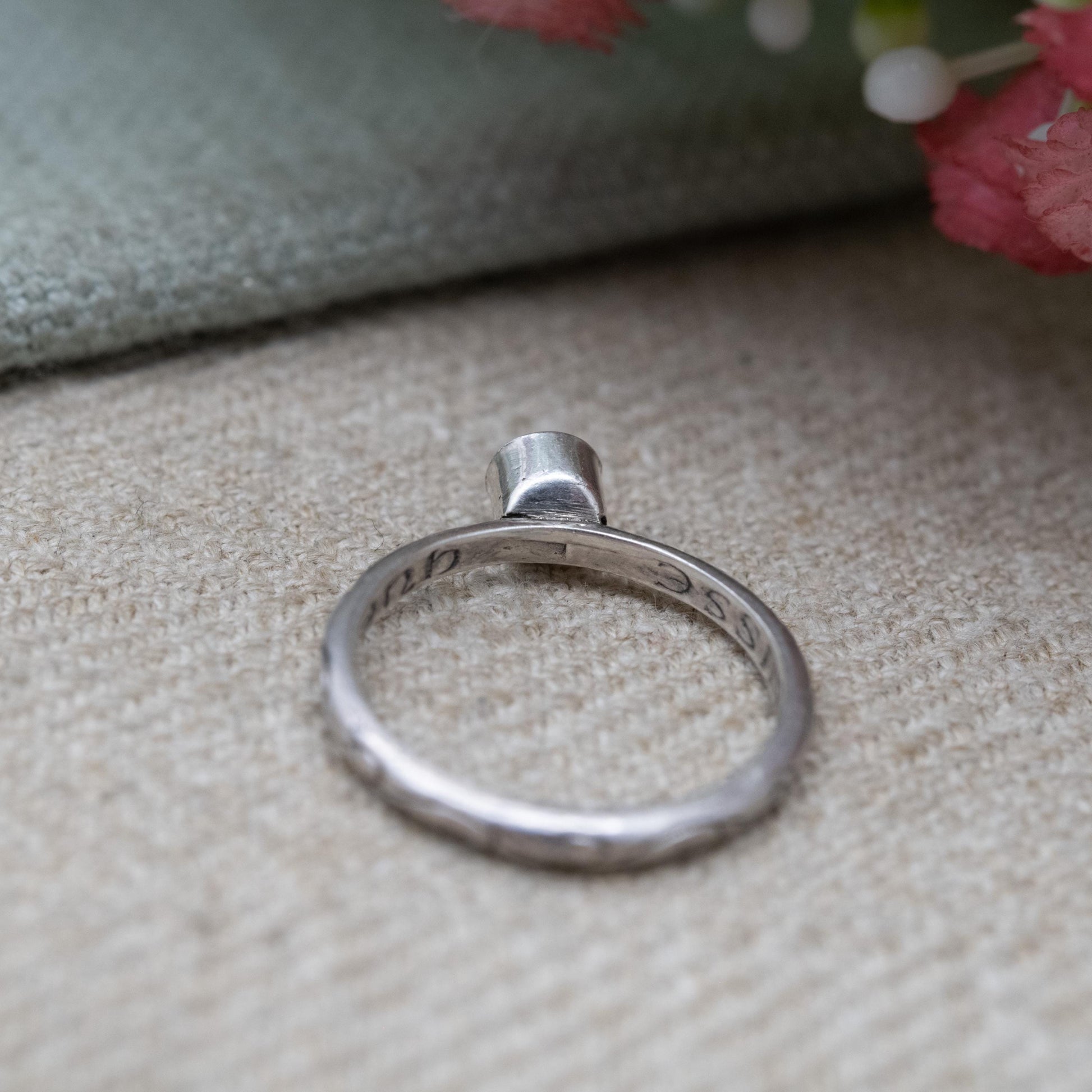 Vintage Silver Amethyst Solitaire Posy Ring – Bezel Set Floral Band | “Que Dieu Vous Bénisse” Inscription | May God Bless You