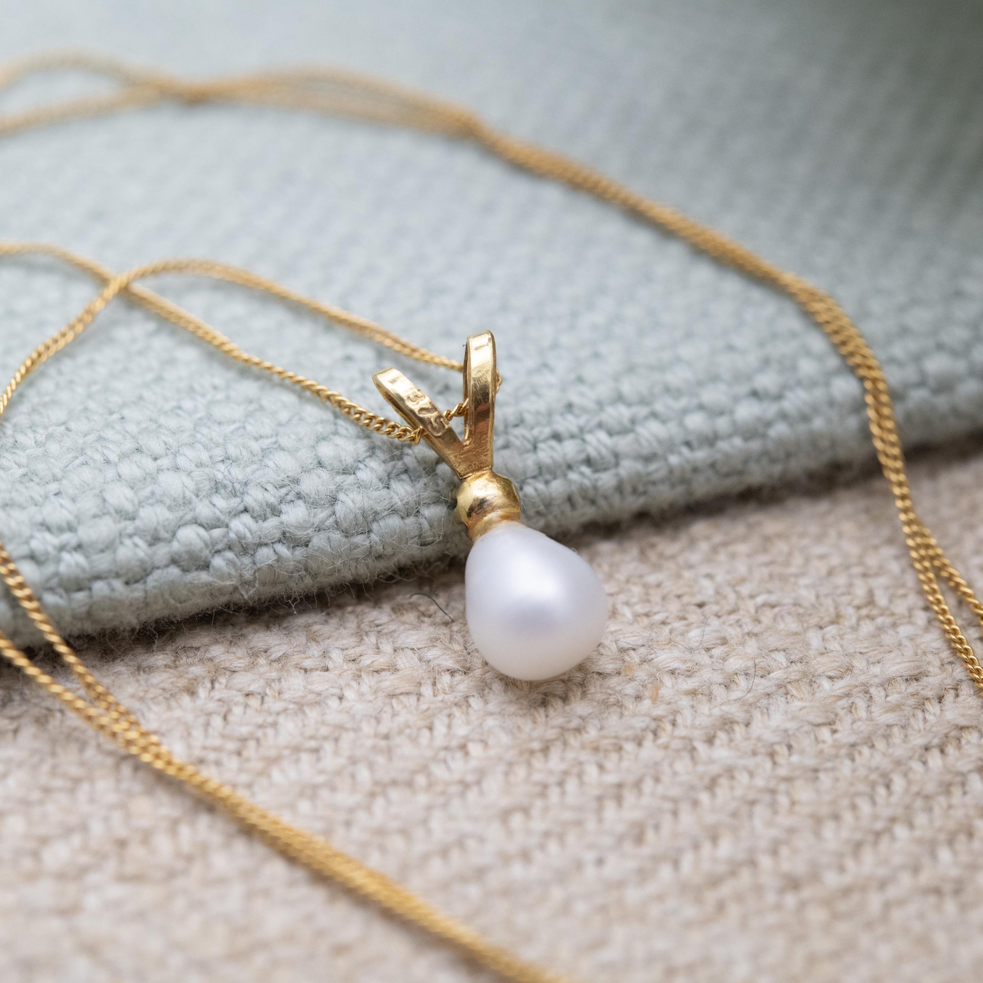 Balestra 9ct Gold Sapphire Pearl Pendant Necklace on Trace Chain