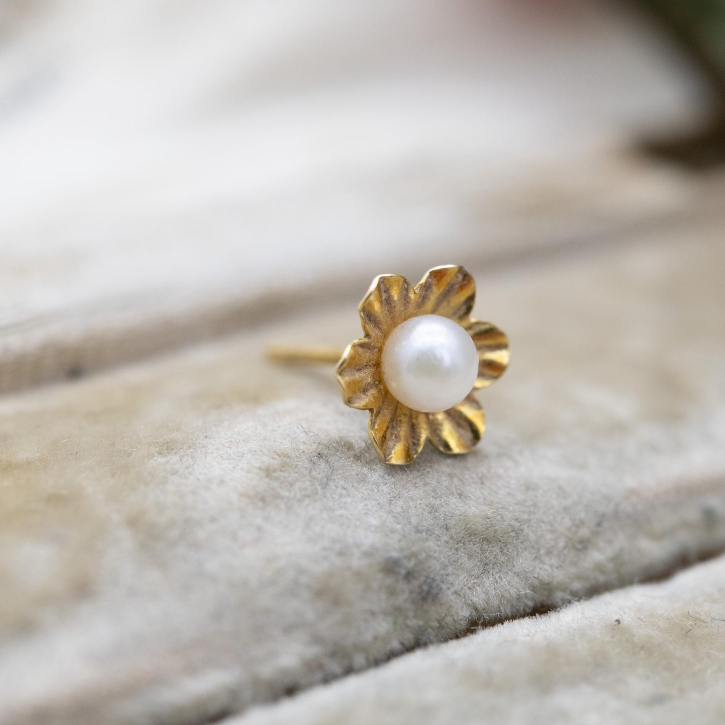 Single 9ct Gold Pearl Flower Stud Earring with UK Hallmarks 1978