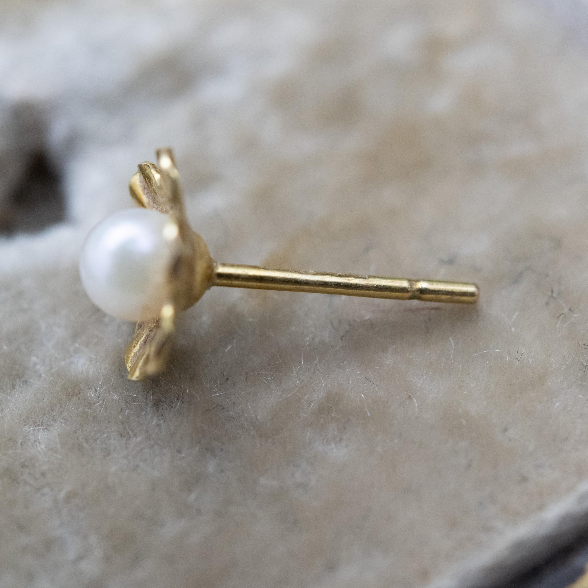 Single 9ct Gold Pearl Flower Stud Earring with UK Hallmarks 1978