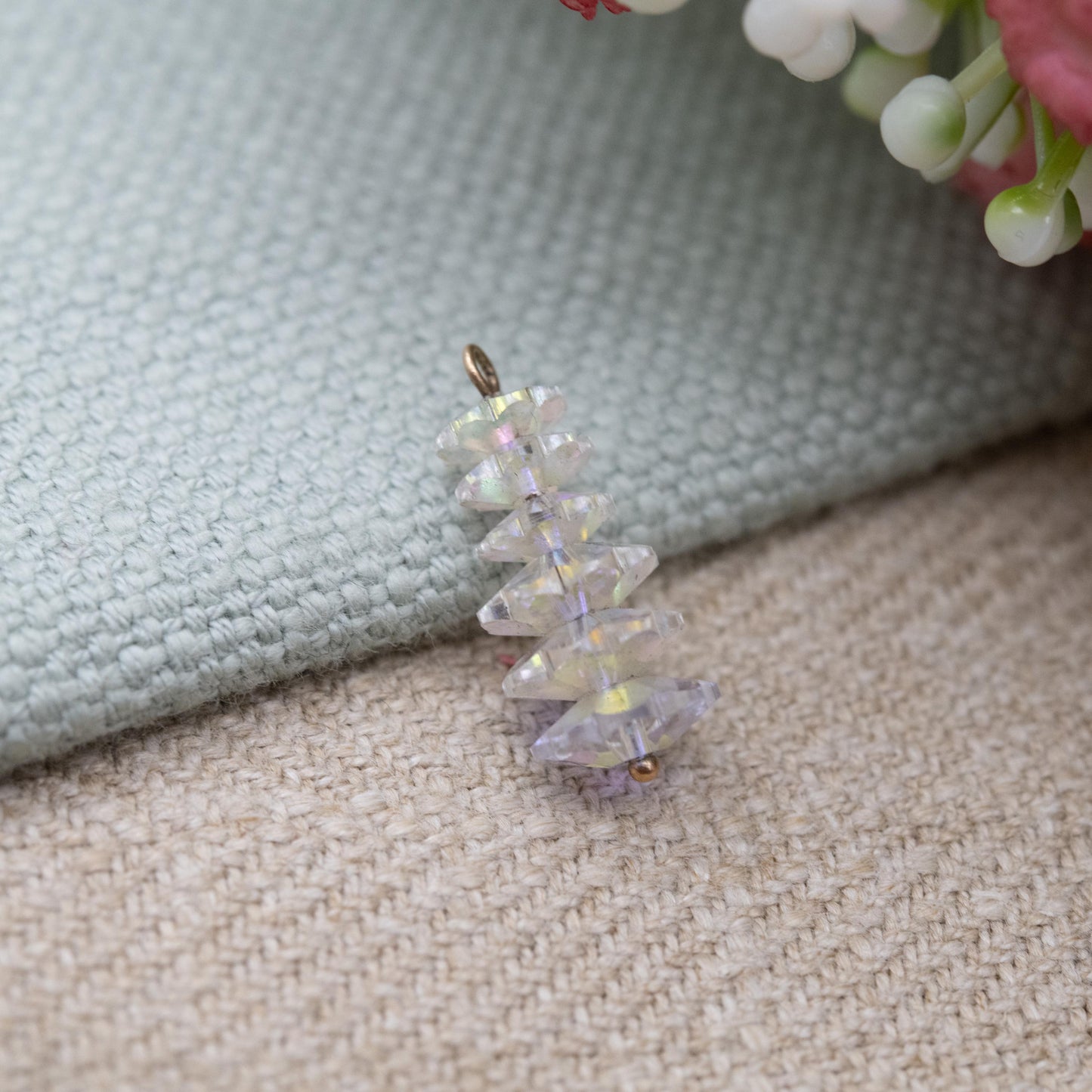 Vintage 9ct Gold Aurora Borealis Crystal Graduated Pendant - Pretty Gold Charm Gift for Her | Faceted Rainbow Glass