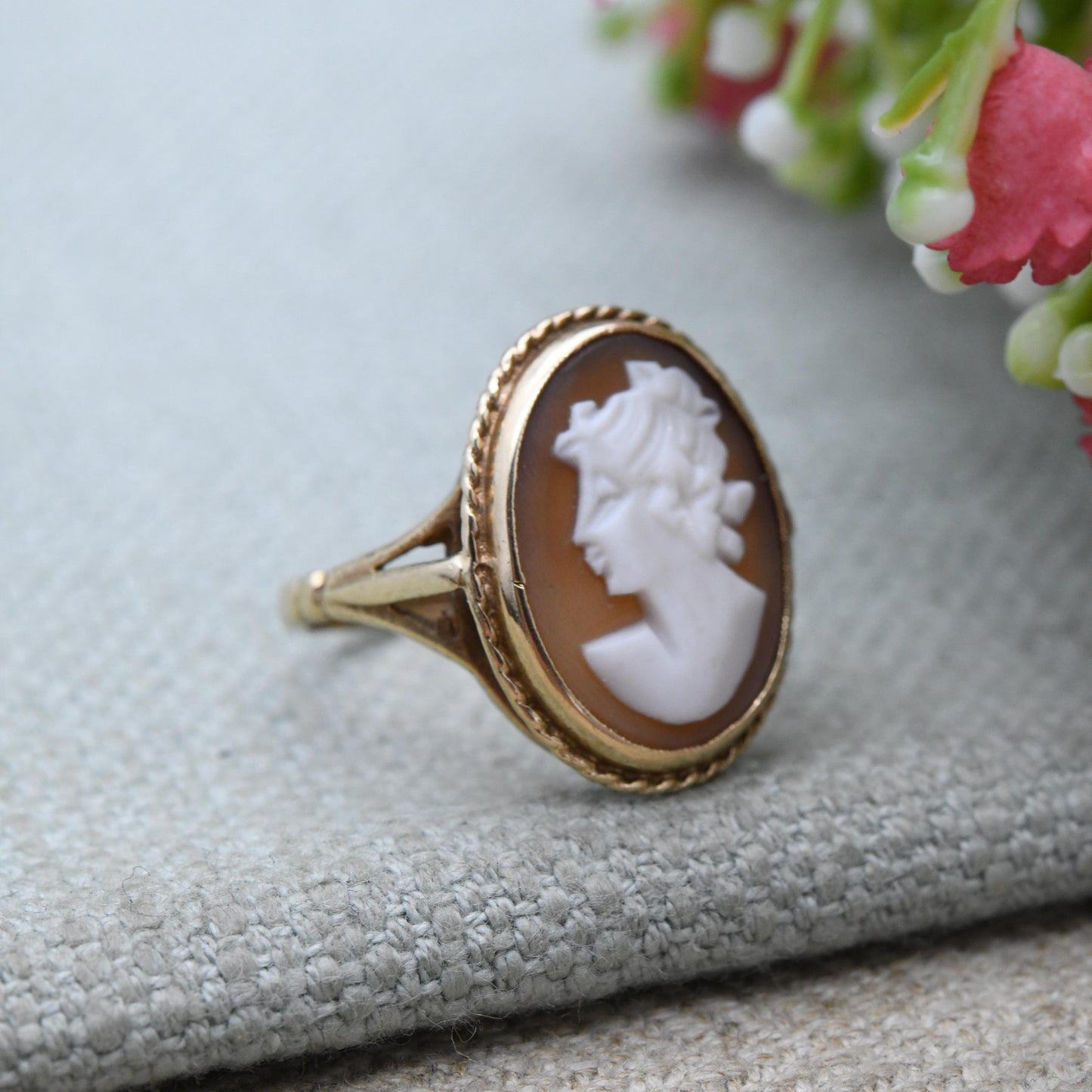 Vintage 9ct Gold Cameo Ring 1992 by Charles Lucas CL&S - Large Carved Shell Oval Portrait | UK Size - K | US Size - 5 1/2