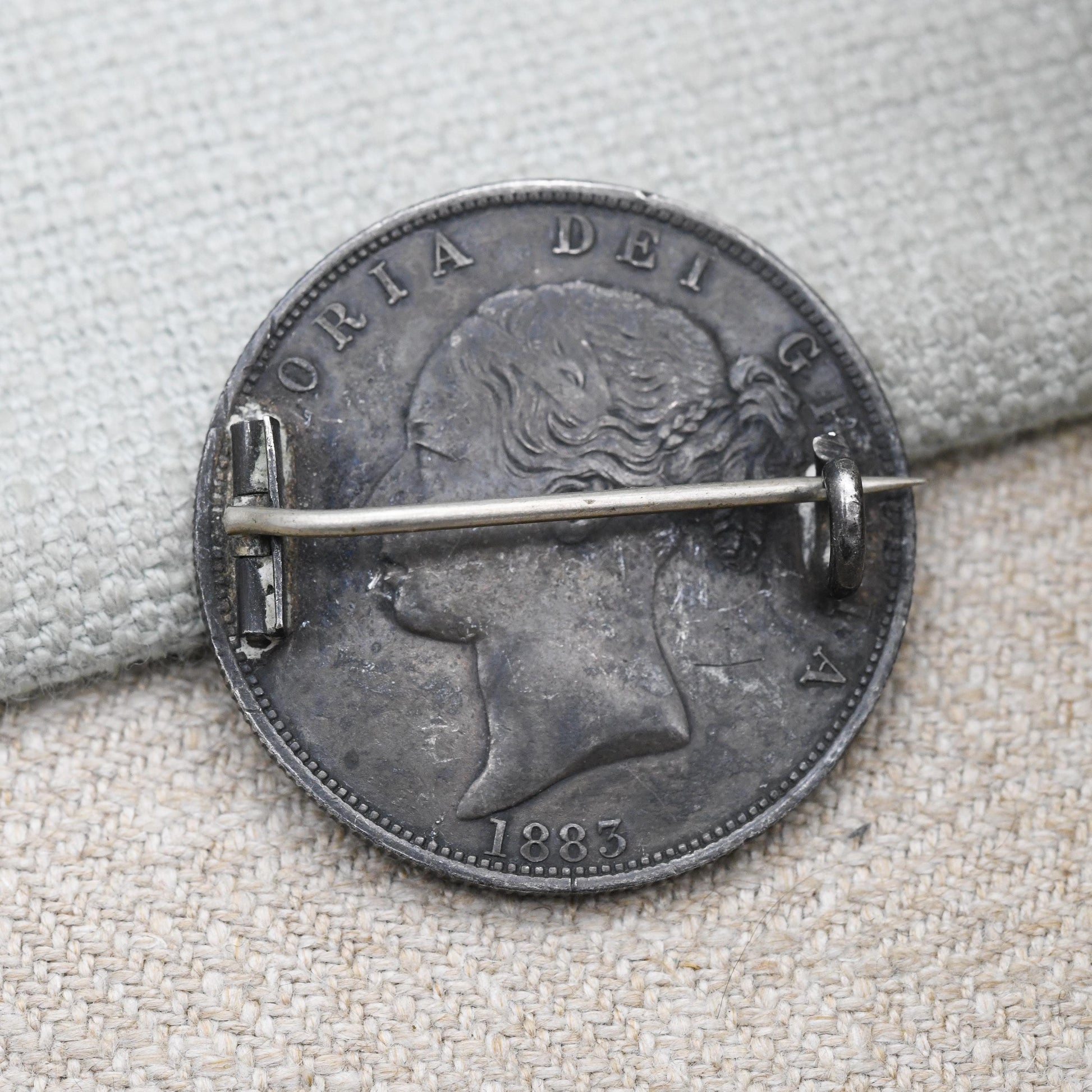 Antique Queen Victoria 1883 Half Crown Coin Brooch Sterling Silver