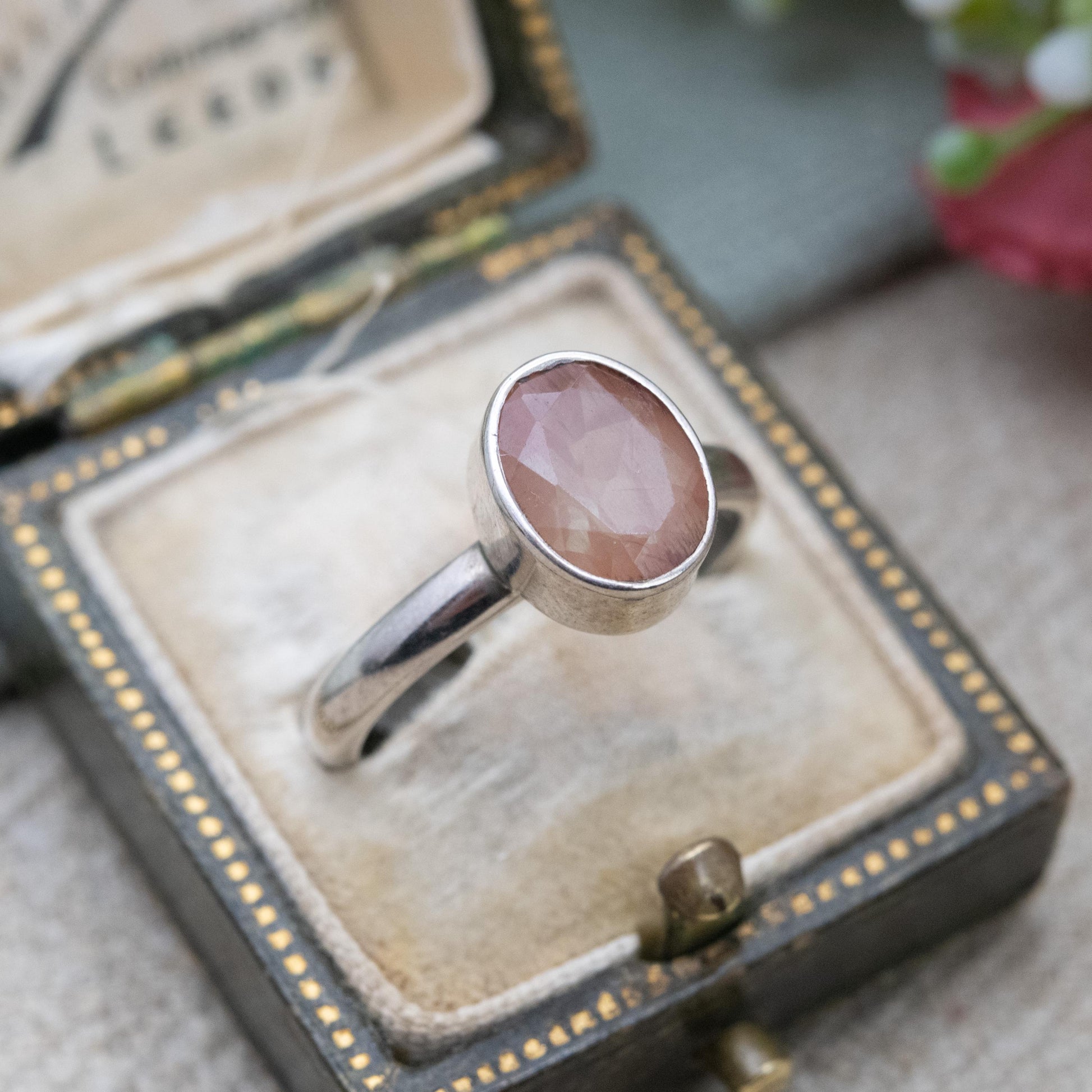 Sterling Silver Peach Gemstone Solitaire Ring - Contemporary Gemporia Design | UK Size - N 1/2 | US Size - 6 3/4