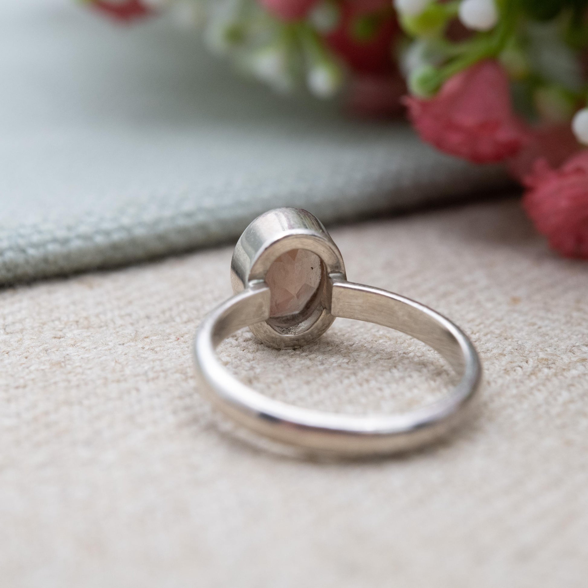 Sterling Silver Peach Gemstone Solitaire Ring - Contemporary Gemporia Design | UK Size - N 1/2 | US Size - 6 3/4