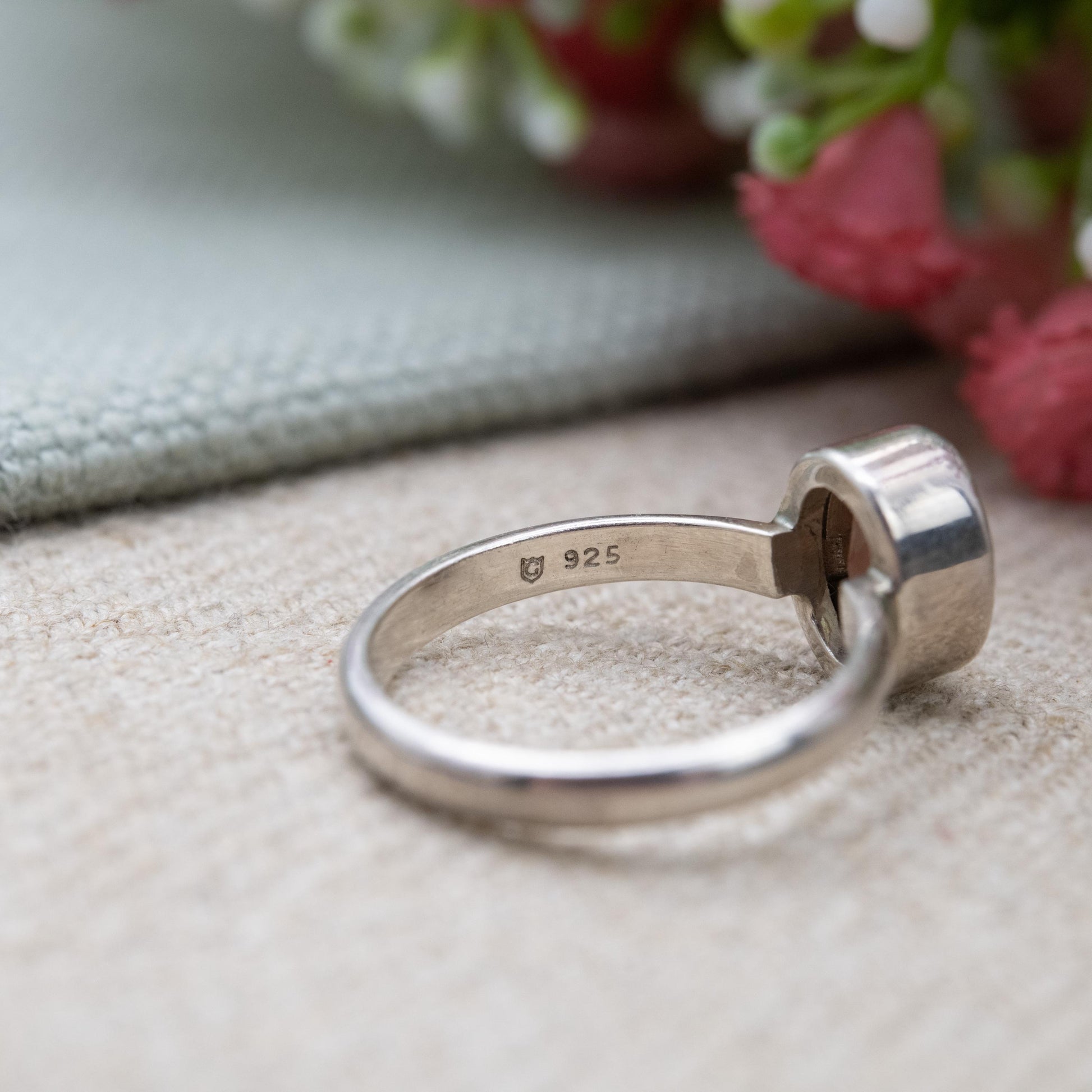 Sterling Silver Peach Gemstone Solitaire Ring - Contemporary Gemporia Design | UK Size - N 1/2 | US Size - 6 3/4