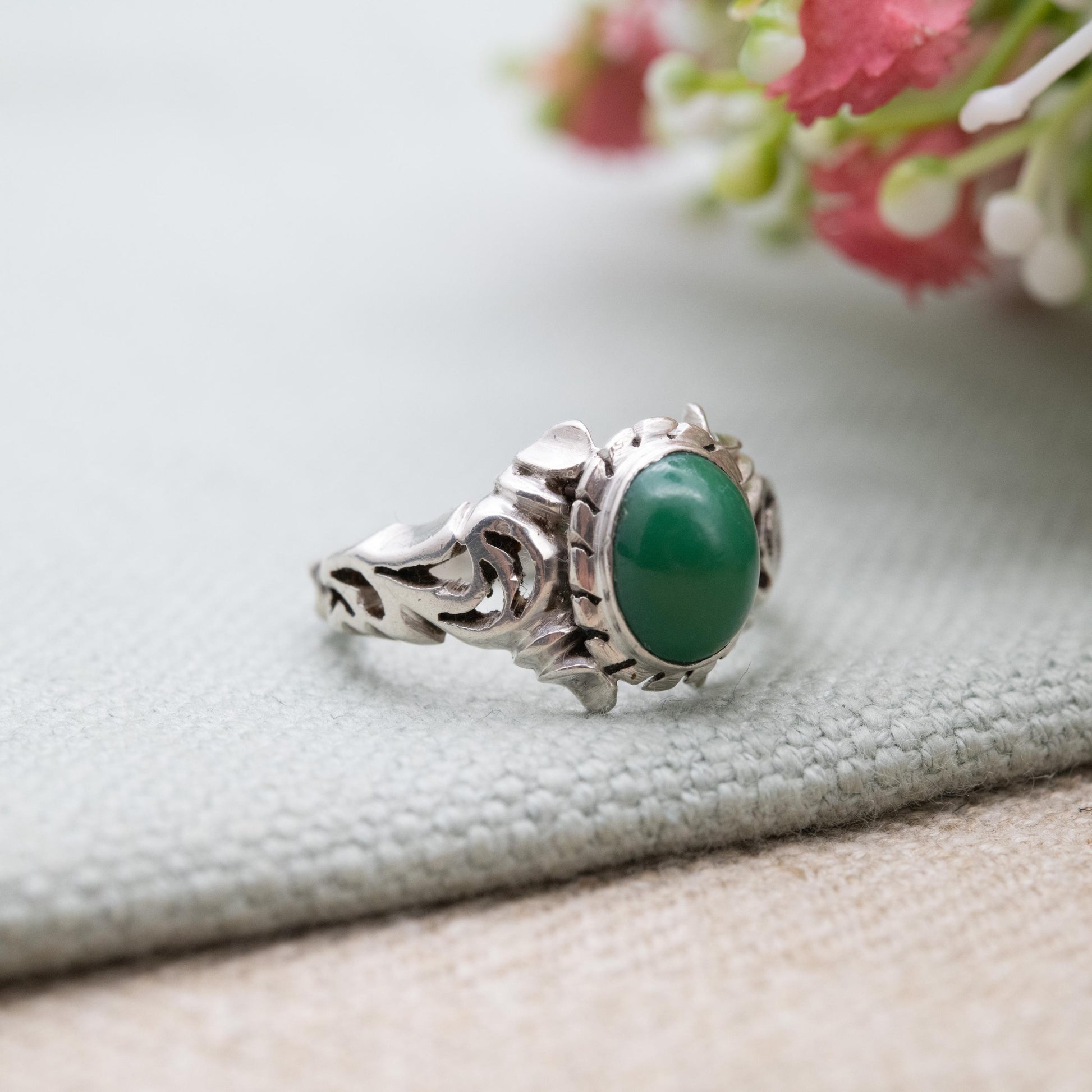 Vintage Studio Sterling Silver Green Cabochon Ring - Ornate Unisex Statement Dress Ring | UK Size - P 1/2 | US Size - 7 3/4