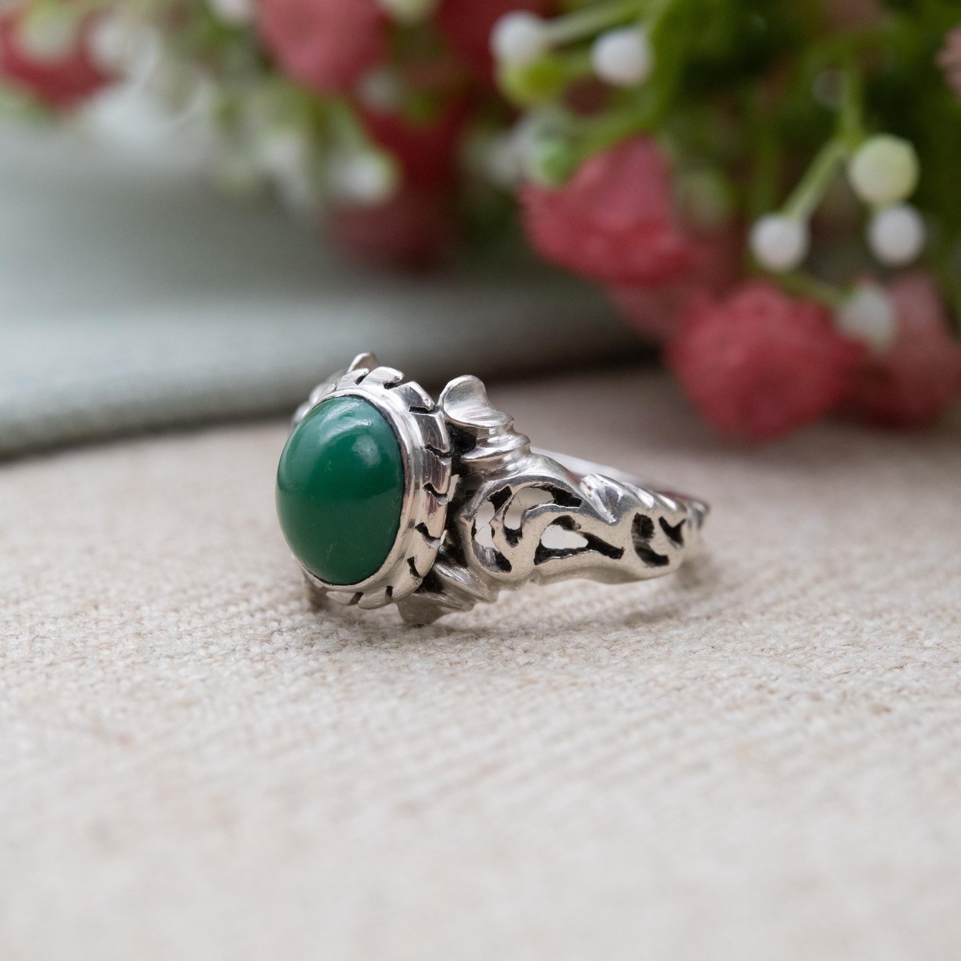 Vintage Studio Sterling Silver Green Cabochon Ring - Ornate Unisex Statement Dress Ring | UK Size - P 1/2 | US Size - 7 3/4
