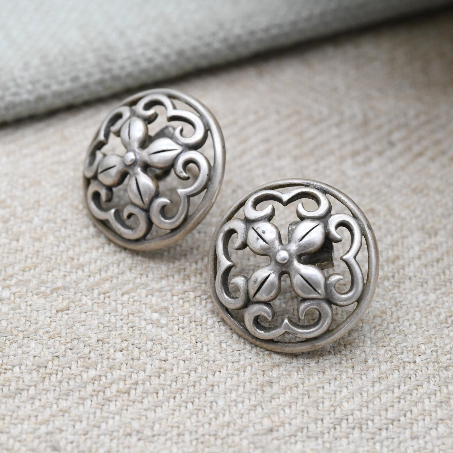 Vintage Sterling Silver Openwork Flower Stud Earrings - Pretty Circle Floral Scrolling Push Back | Minimalist Silver Jewellery Gift for Her