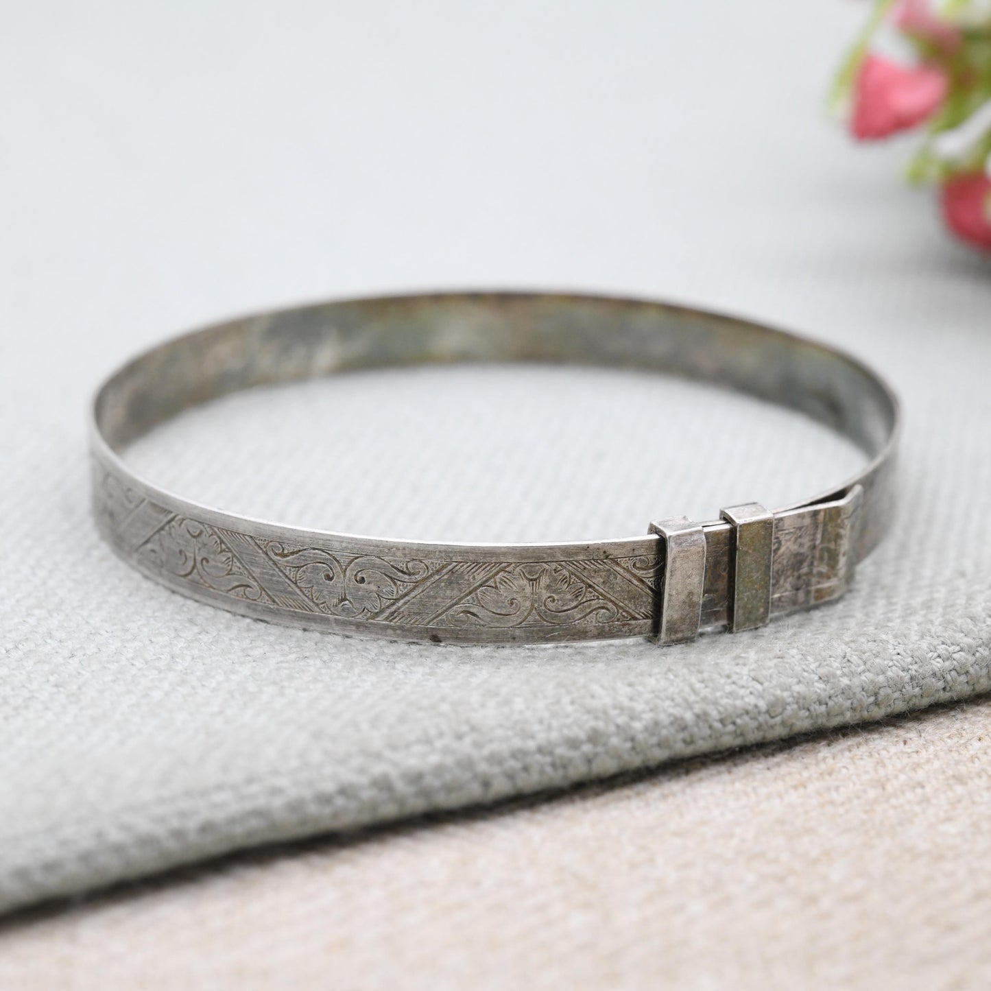 Vintage Sterling Silver Engraved Expanding Bangle Bracelet 1980 - Unisex Adjustable Scrolling Pattern | Gift for Her Him