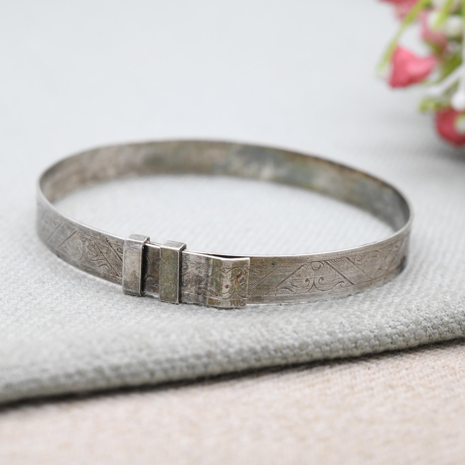 Vintage Sterling Silver Engraved Expanding Bangle Bracelet 1980 - Unisex Adjustable Scrolling Pattern | Gift for Her Him