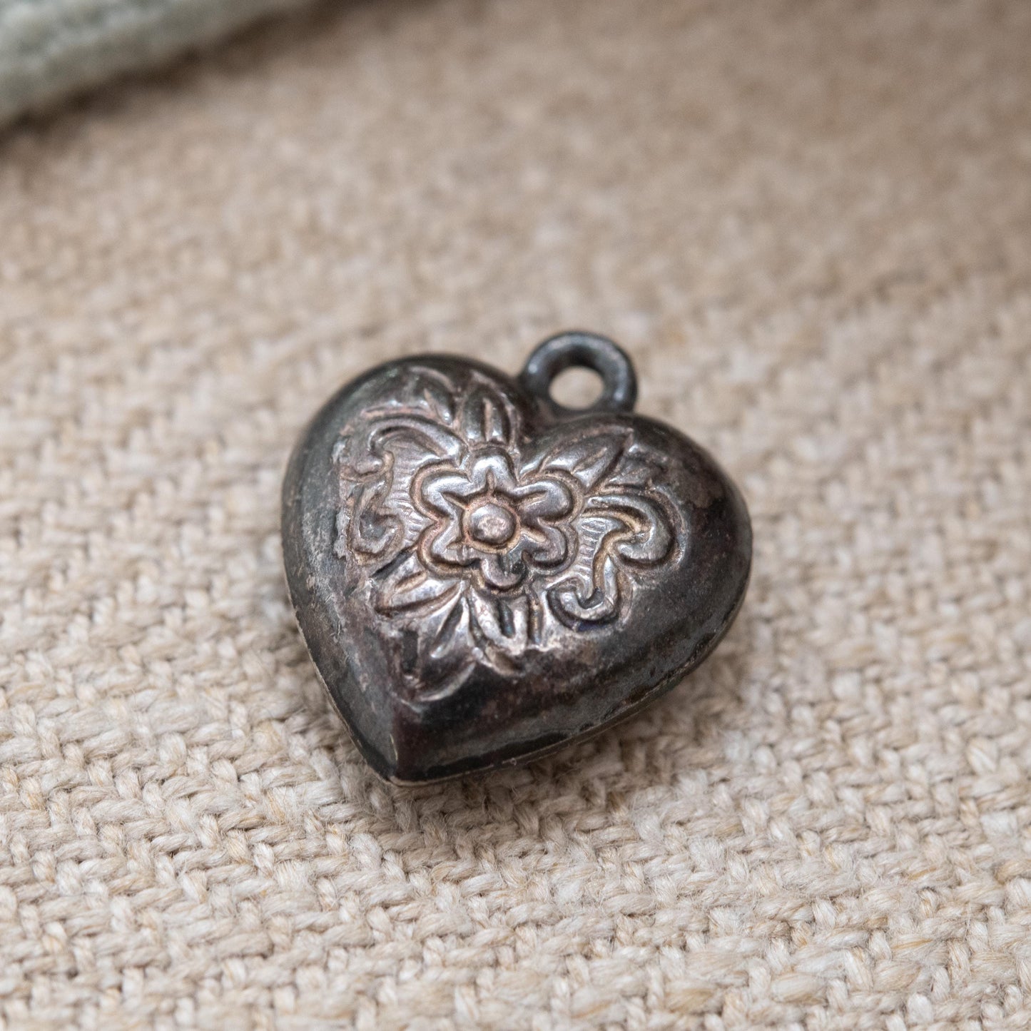 Vintage Silver Love Heart Charm Pendant with Engraved Floral Pattern - Small Puffed Love Heart | Gift for Charm Bracelet