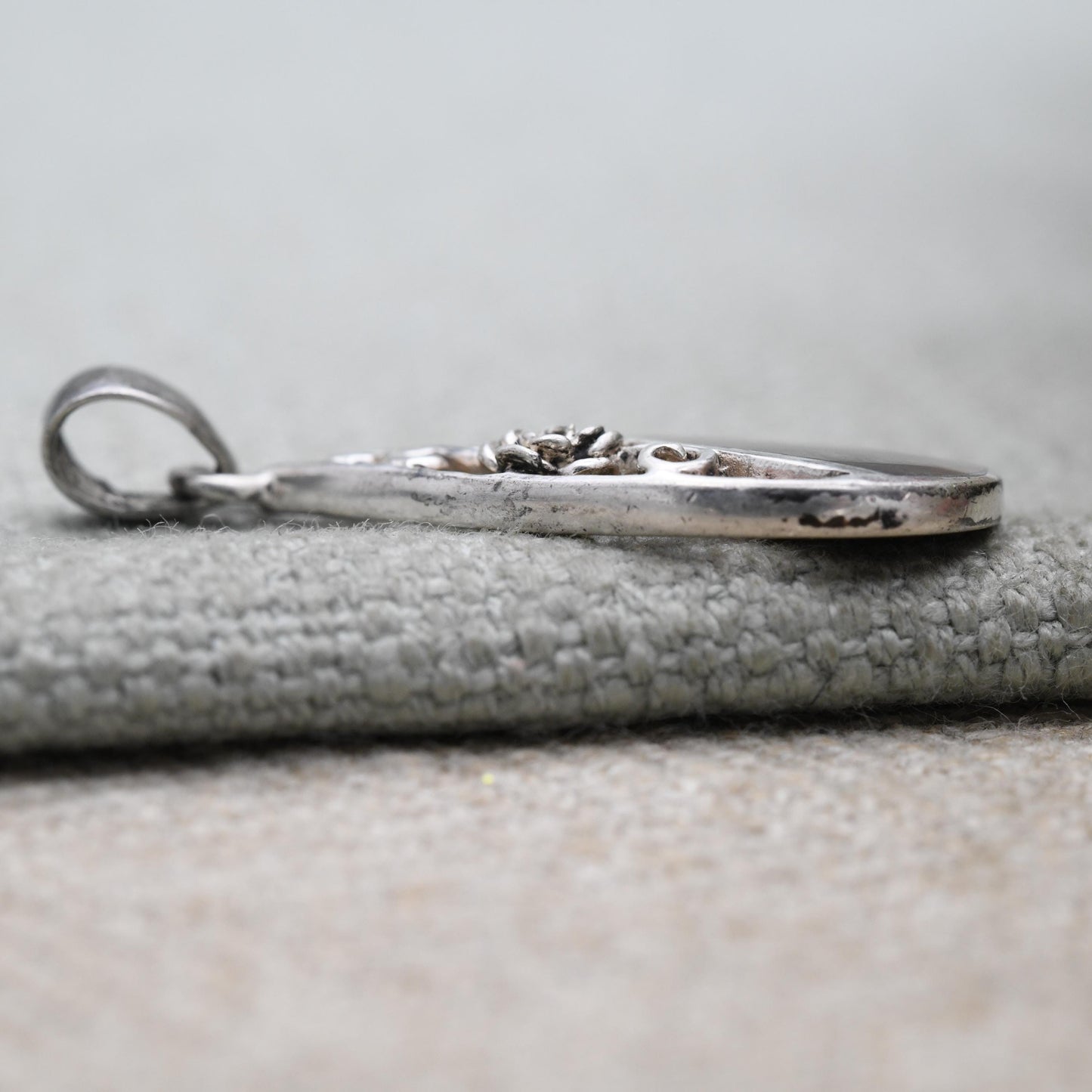 Vintage Sterling Silver Mother of Pearl Tear Drop Pendant - Pretty Silver Gift Necklace with Ornate Little Floral Design