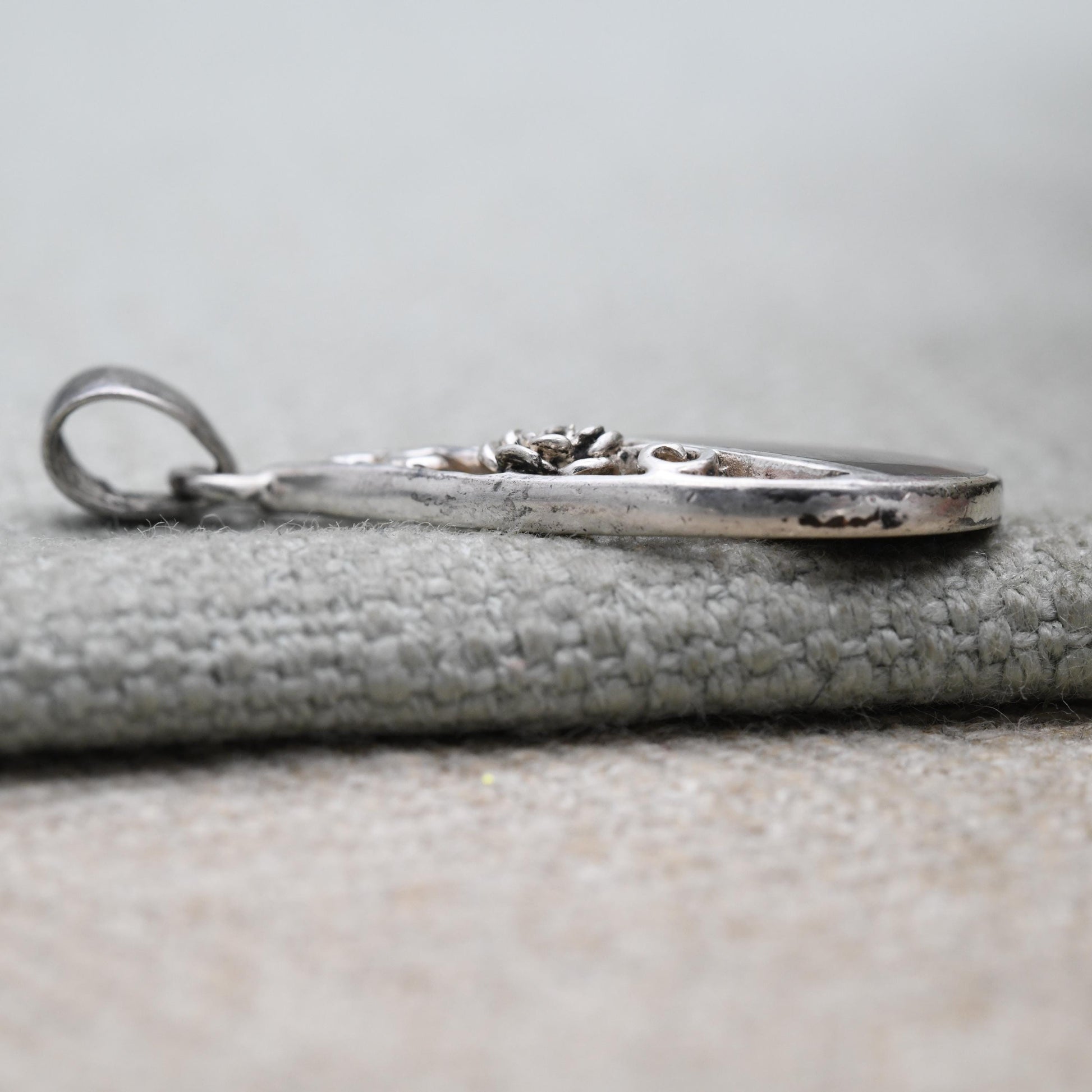 Vintage Sterling Silver Mother of Pearl Tear Drop Pendant - Pretty Silver Gift Necklace with Ornate Little Floral Design