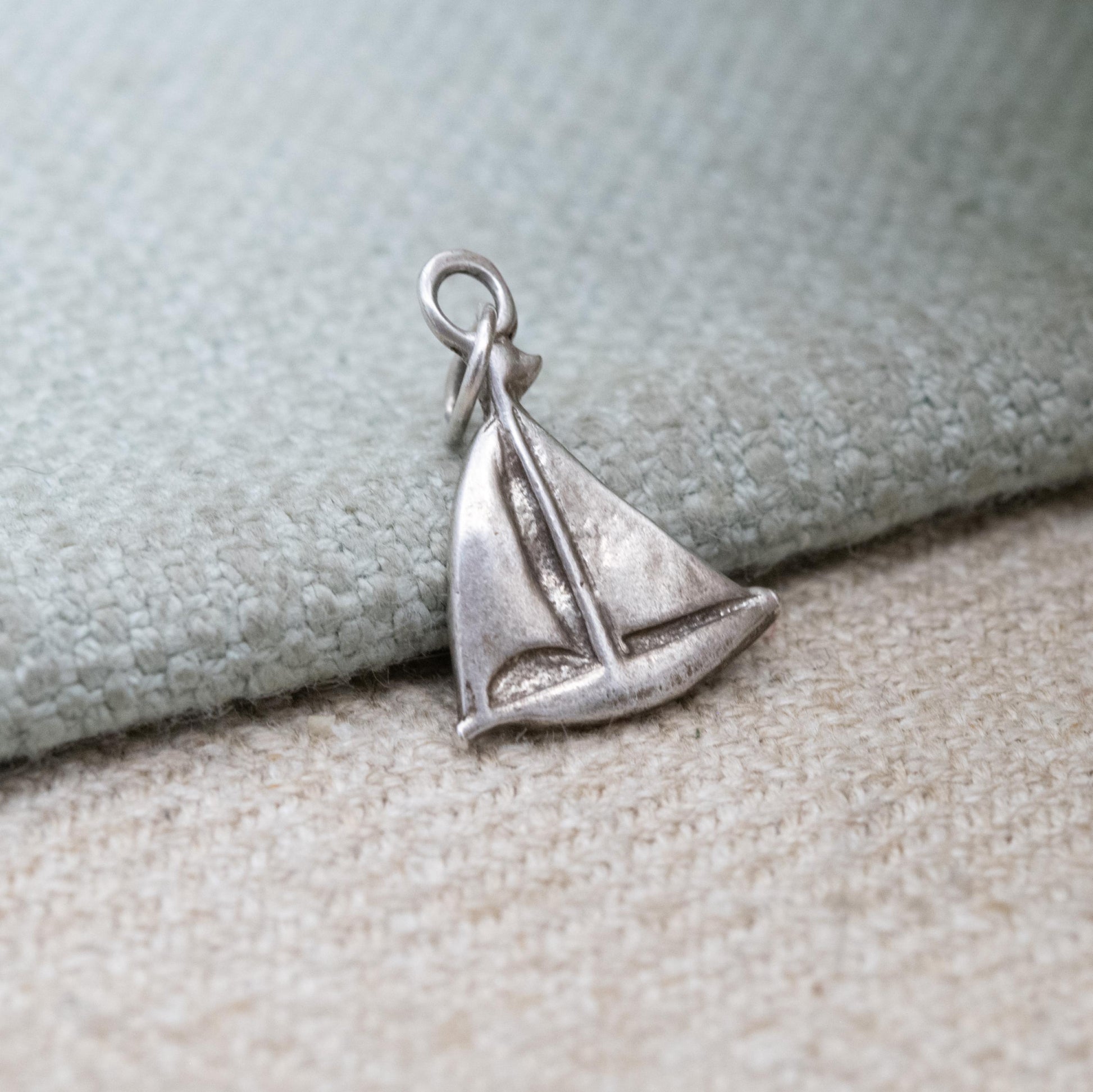 Vintage Silver Sailing Boat Charm Pendant - Cute Little Yacht | Ship | Gift for Charm Bracelet