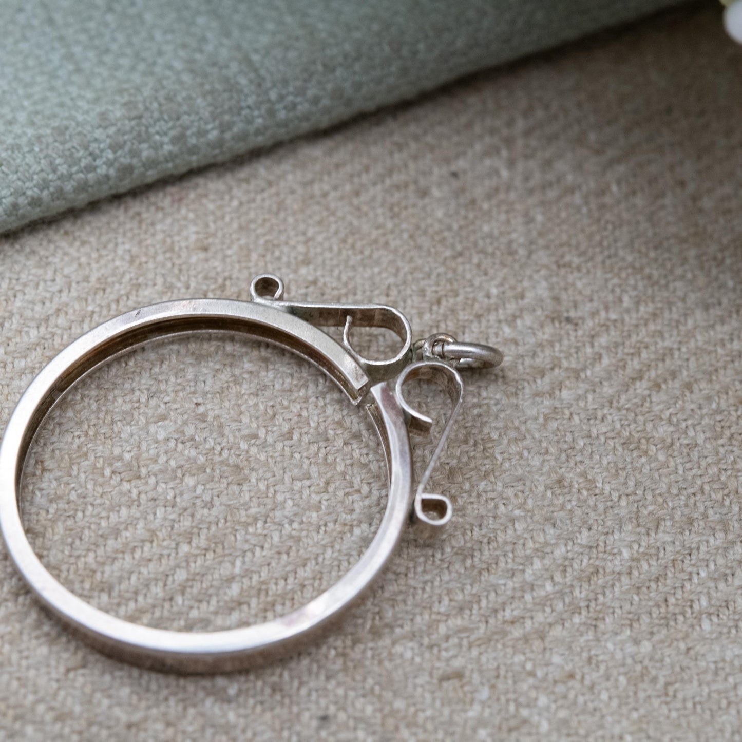 Vintage Sterling Silver Coin Mount Pendant 1970s – For Half Crown | Bold Setting | Retro Statement Jewellery | Ornate