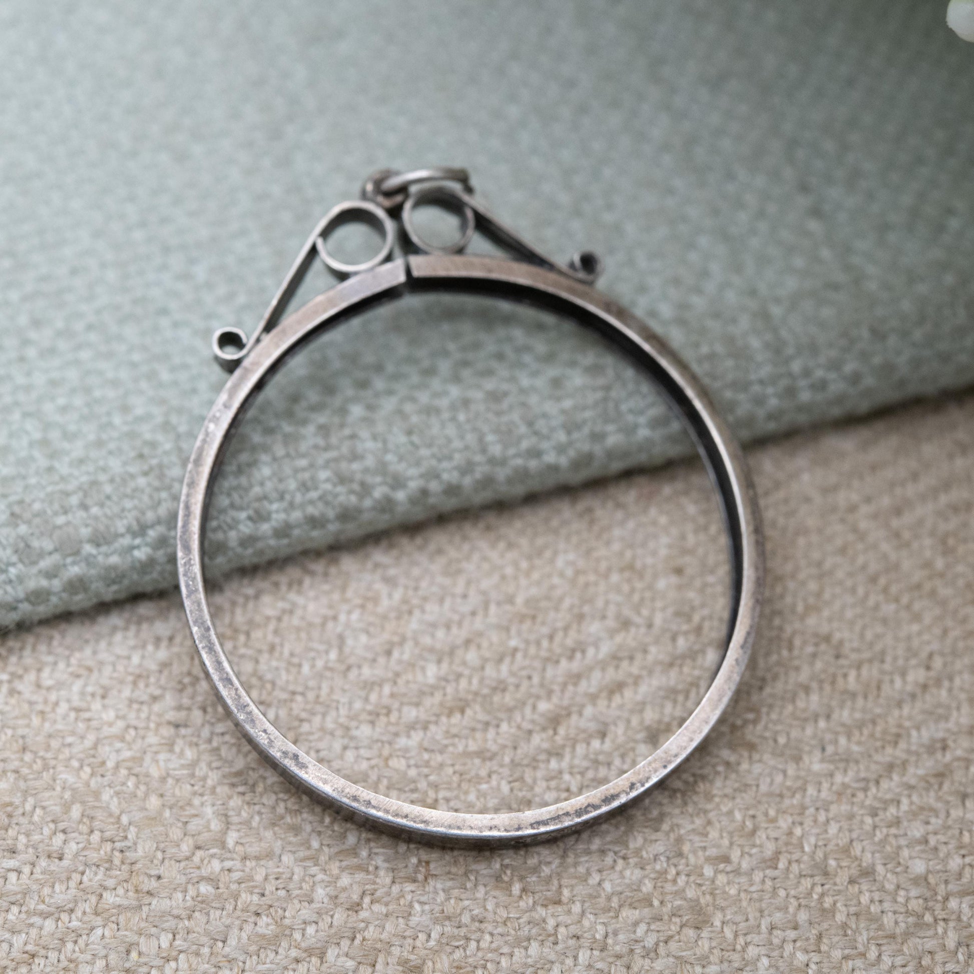 Vintage Sterling Silver Coin Mount Pendant 1970s – For Half Crown | Bold Setting | Retro Statement Jewellery | Ornate