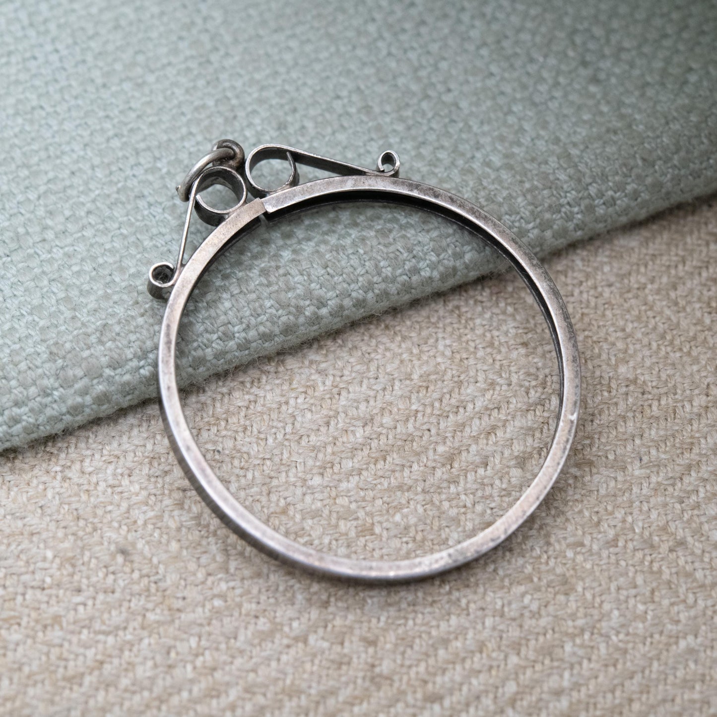 Vintage Sterling Silver Coin Mount Pendant 1970s – For Half Crown | Bold Setting | Retro Statement Jewellery | Ornate