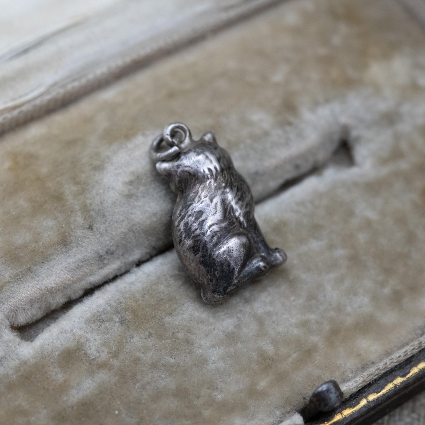 Vintage Sterling Silver Cat Charm Pendant - Novelty Animal Jewellery | Seated Sitting Cat