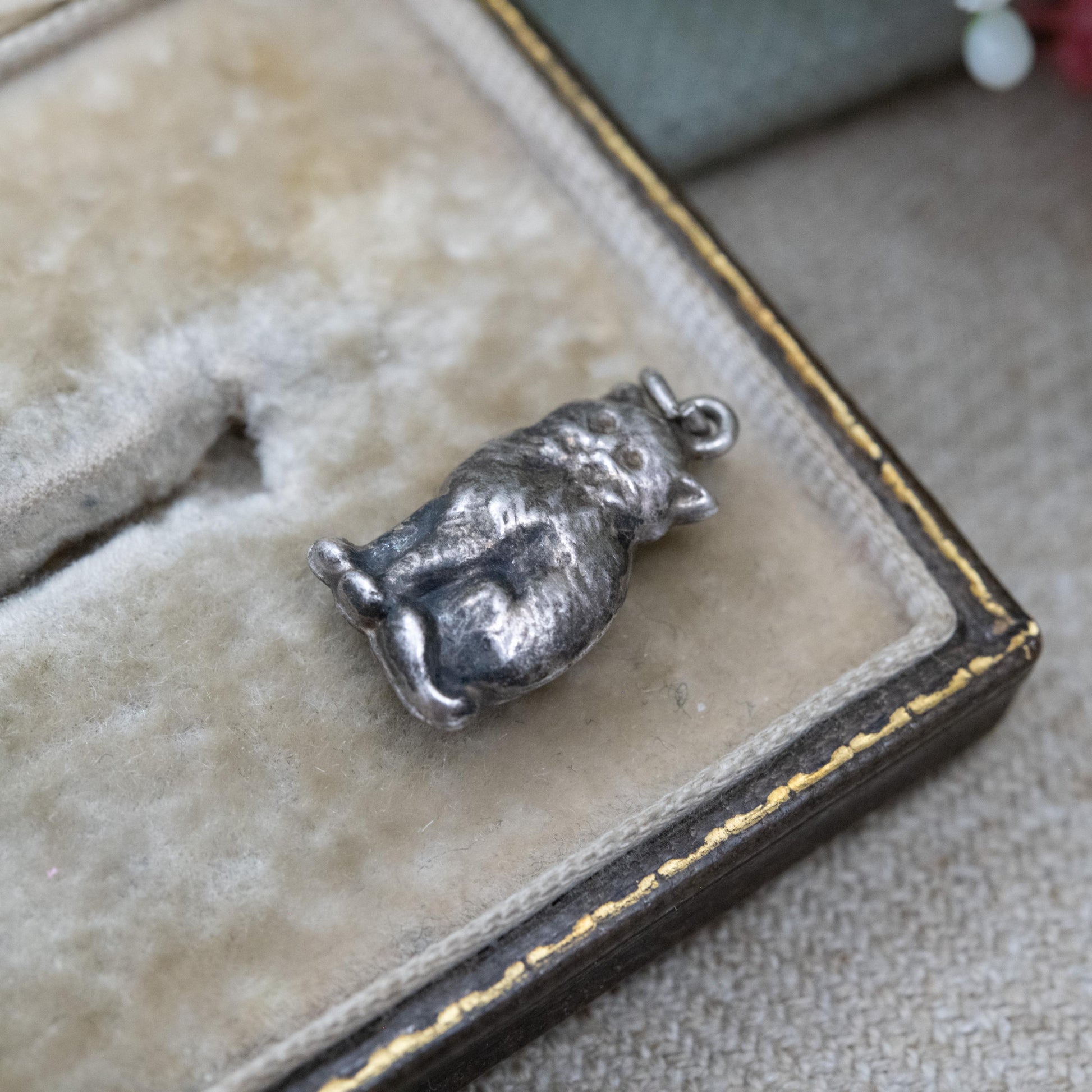 Vintage Sterling Silver Cat Charm Pendant - Novelty Animal Jewellery | Seated Sitting Cat