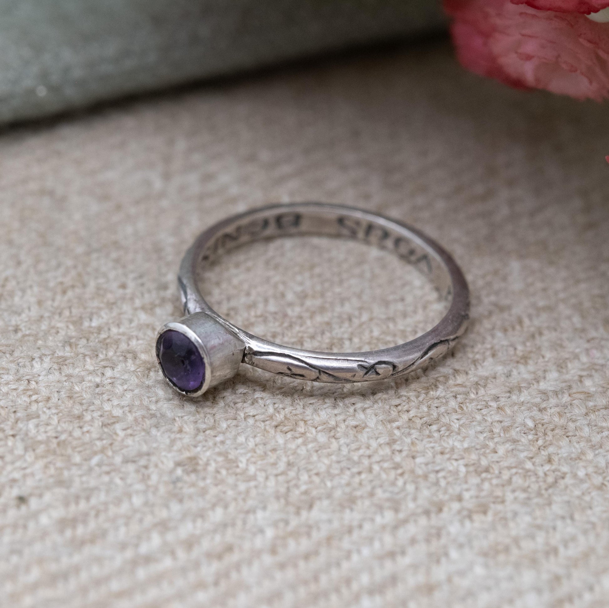 Vintage Silver Amethyst Solitaire Posy Ring – Bezel Set Floral Band | “Que Dieu Vous Bénisse” Inscription | May God Bless You