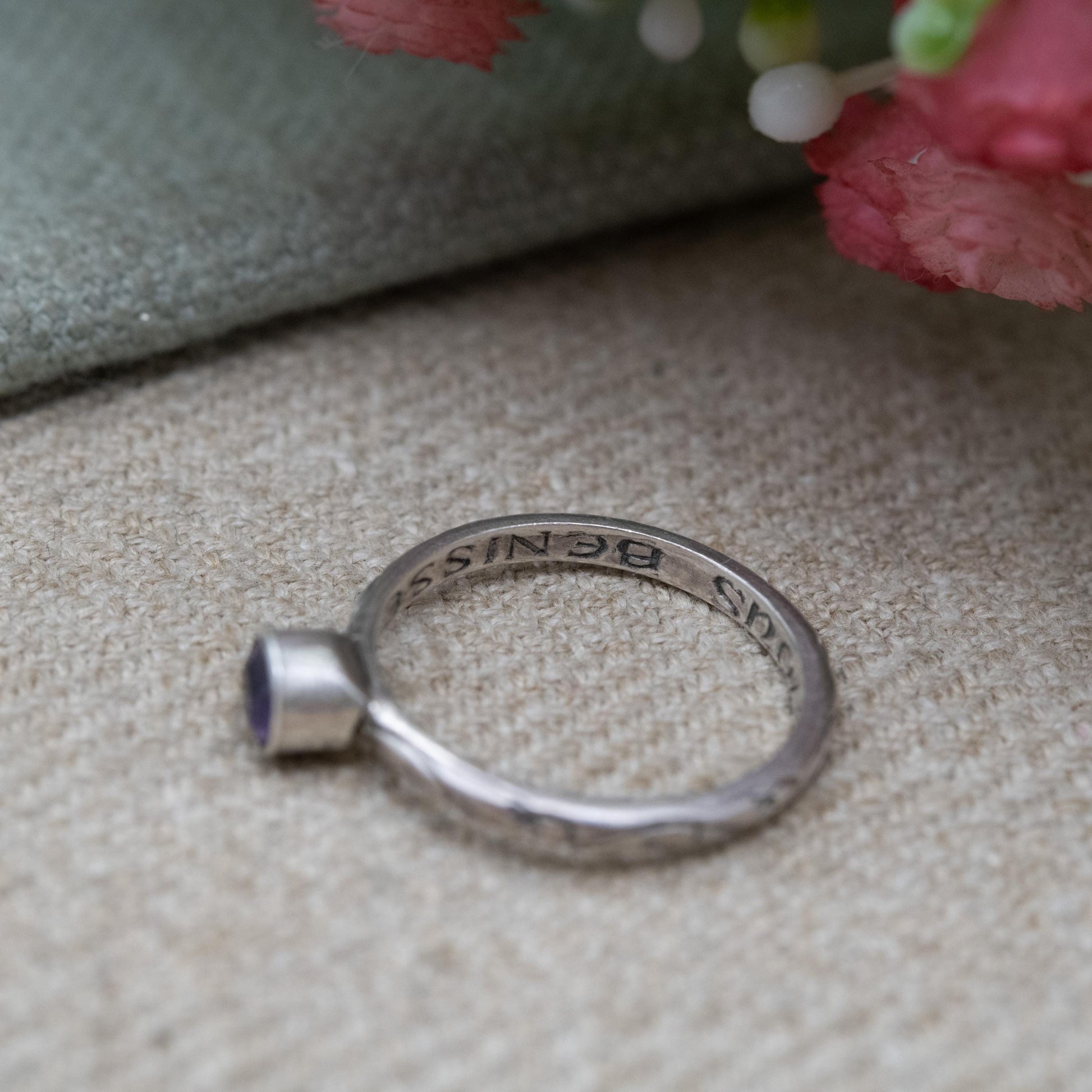 Vintage Silver Amethyst Solitaire Posy Ring – Bezel Set Floral Band | “Que Dieu Vous Bénisse” Inscription | May God Bless You