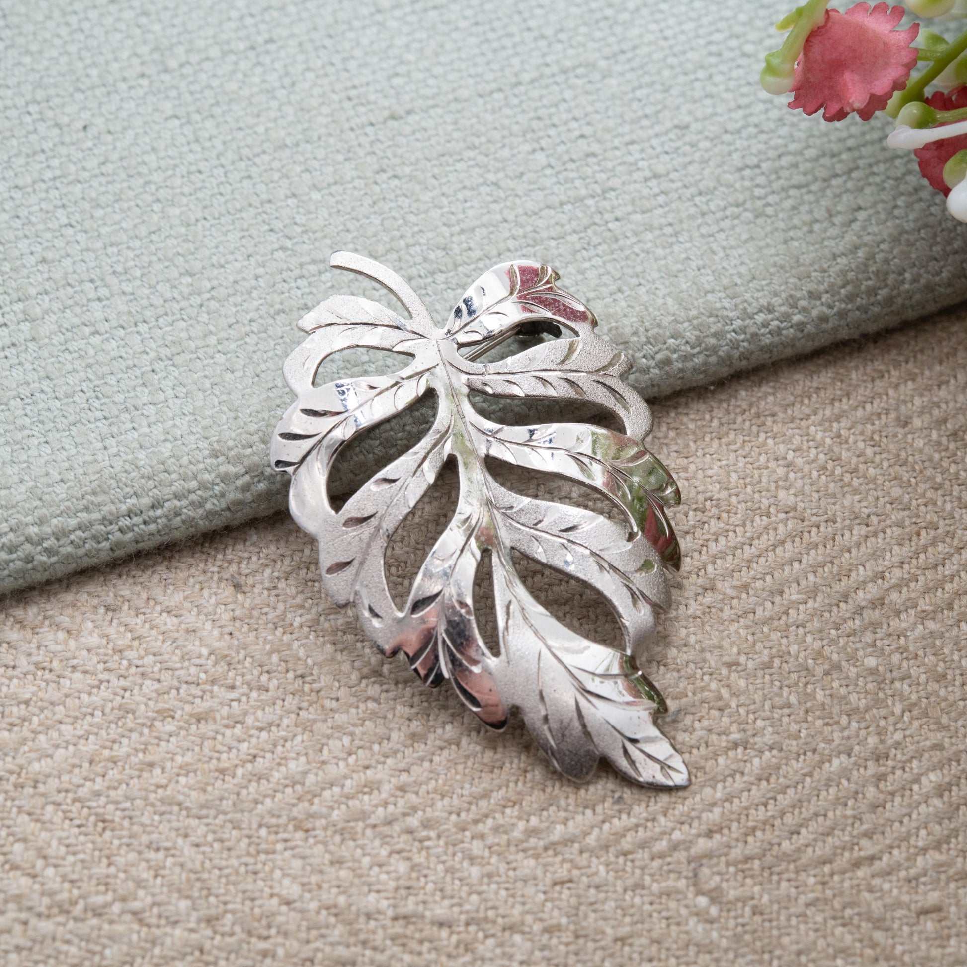 Vintage Ward Brothers Sterling Silver Leaf Brooch 1972 - Mid-Century Floral Designer Jewellery | Gift for Nature Lover