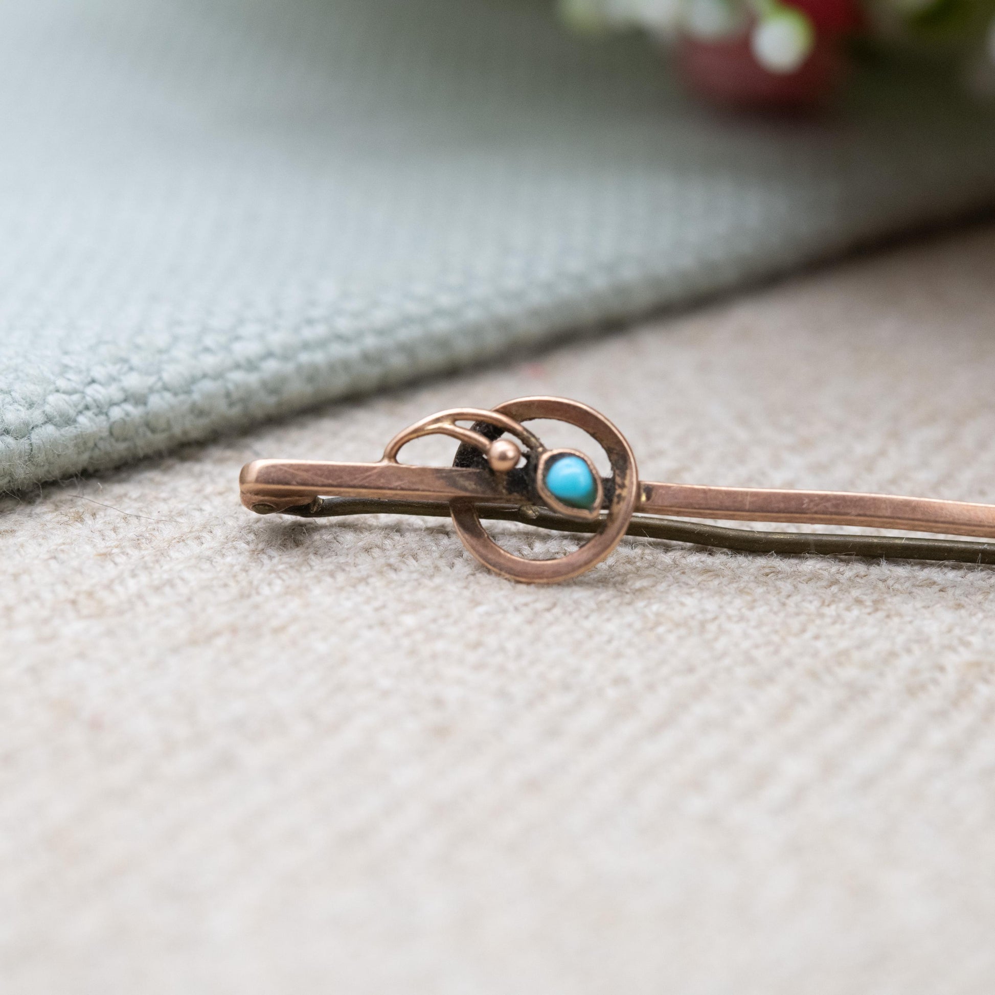 Antique Edwardian 9ct Gold Brooch with Turquoise Flower - Floral Leaf Bar Brooch