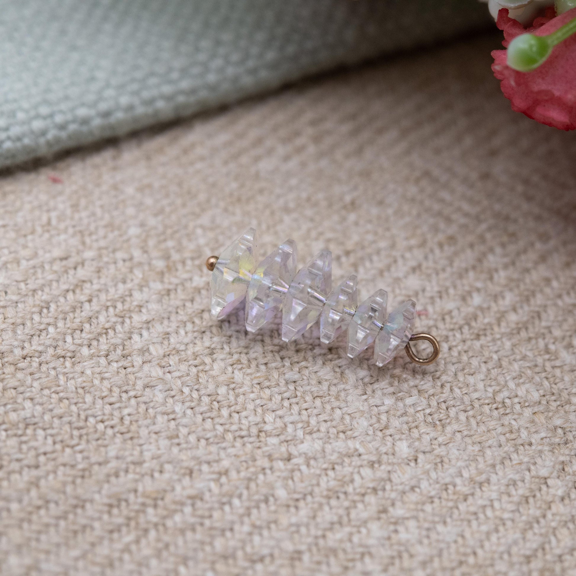 Vintage 9ct Gold Aurora Borealis Crystal Graduated Pendant - Pretty Gold Charm Gift for Her | Faceted Rainbow Glass