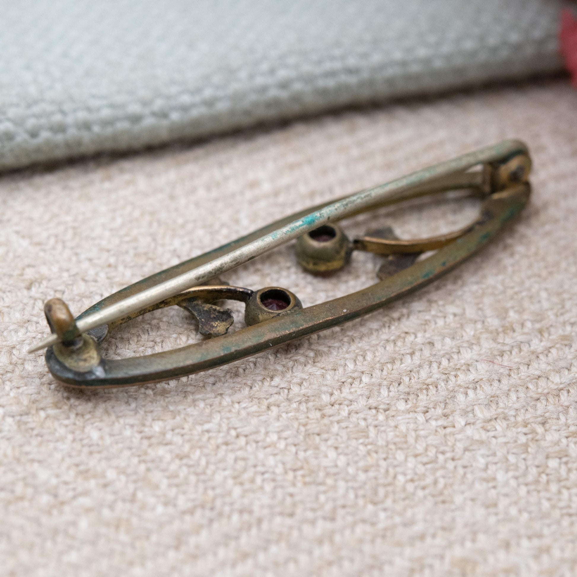 Antique Edwardian Rolled Gold Bar Brooch with Red Paste Two Flower Design