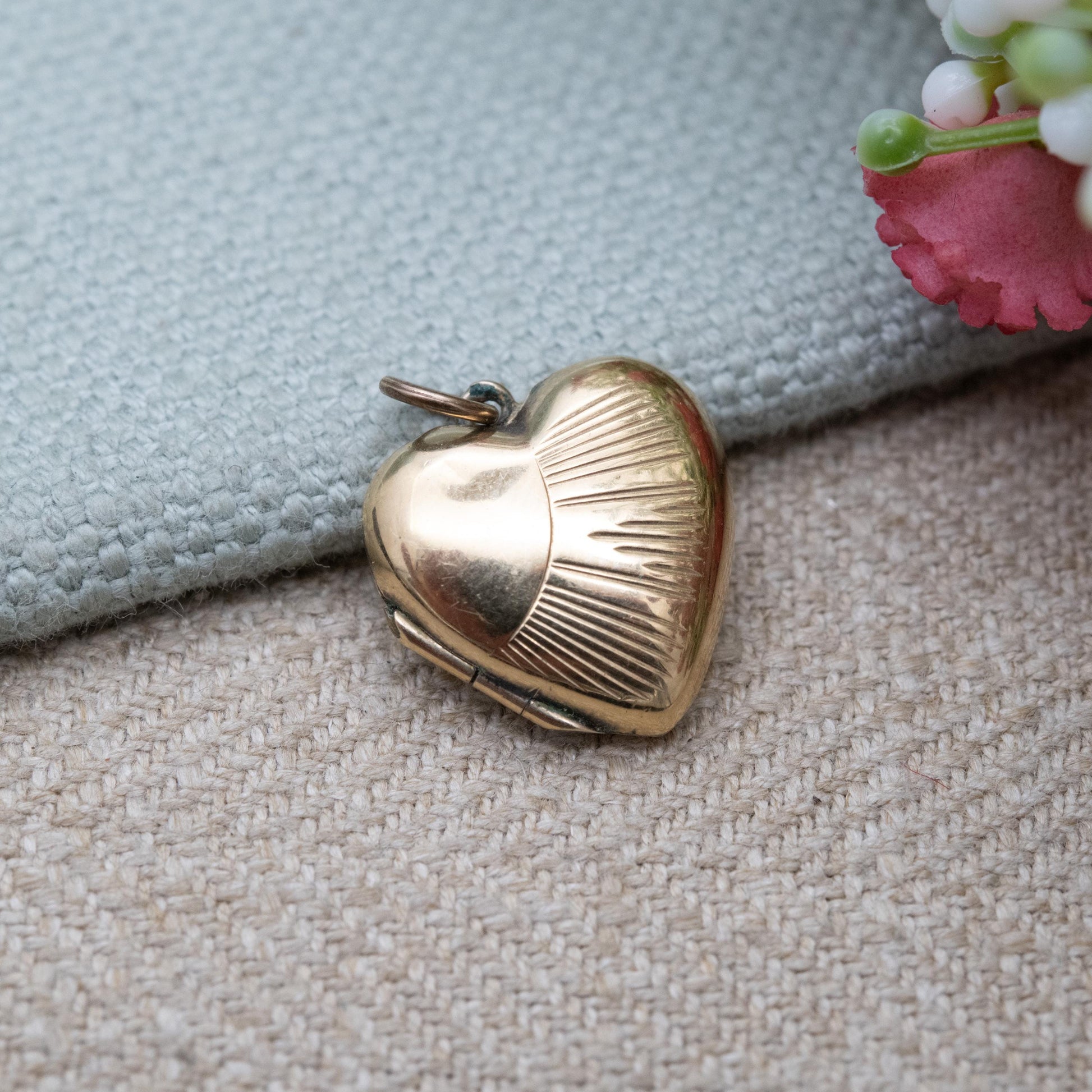 Vintage 9ct Gold Back and Front Sunburst Heart Locket Pendant with Engraved Design c. 1960s
