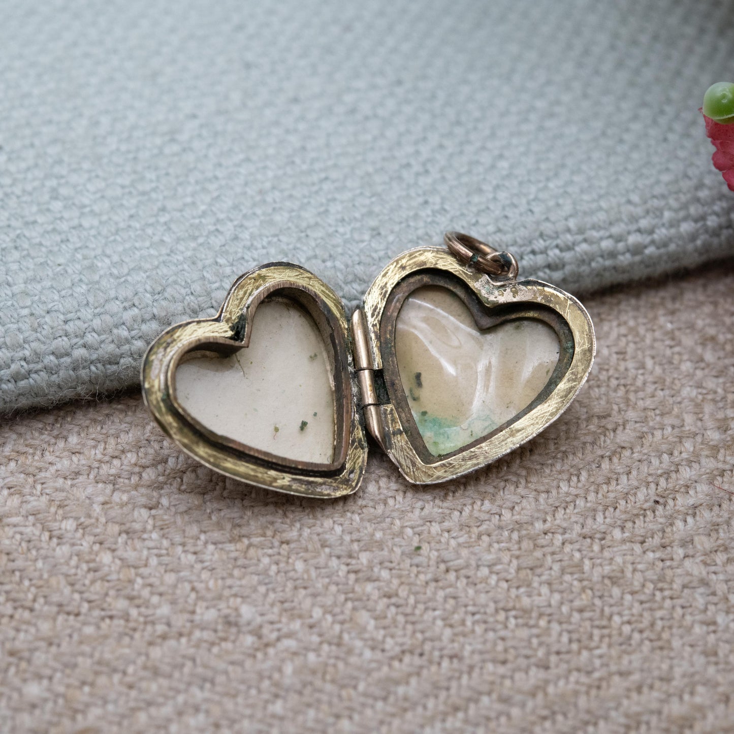 Vintage 9ct Gold Back and Front Sunburst Heart Locket Pendant with Engraved Design c. 1960s