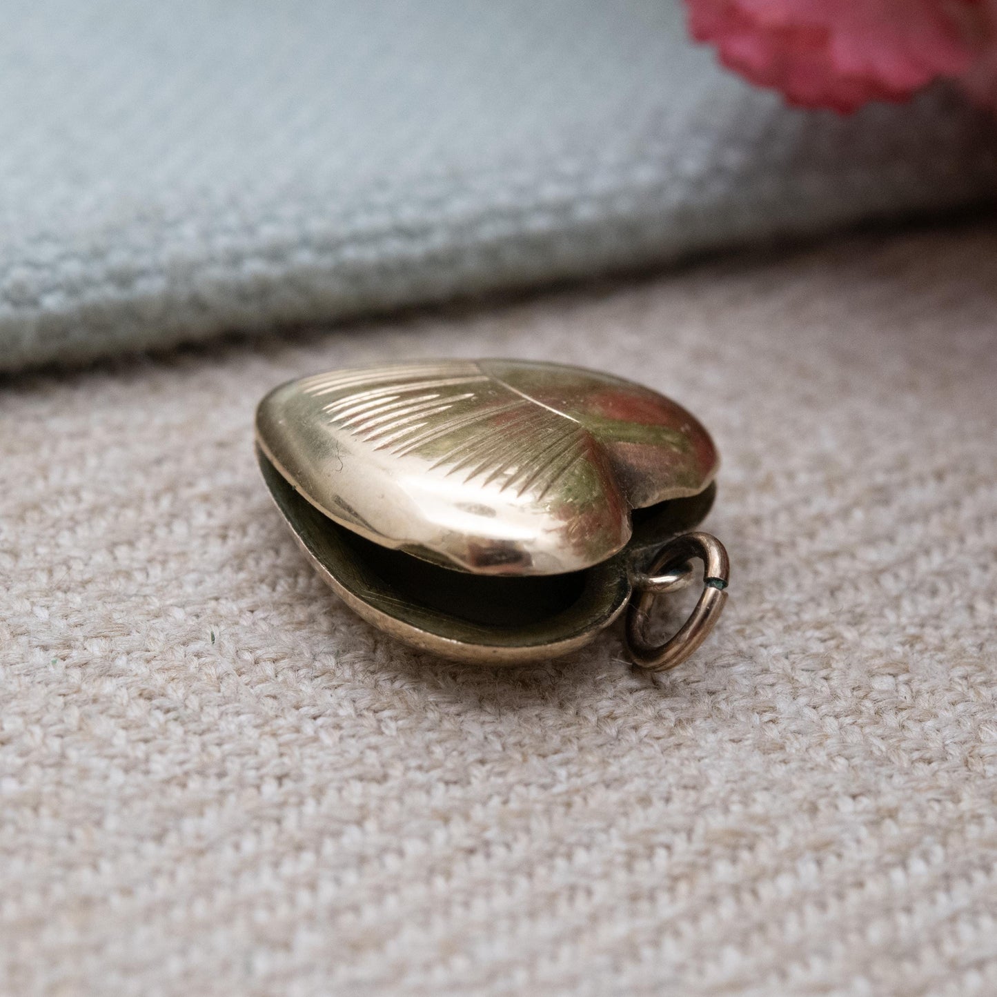 Vintage 9ct Gold Back and Front Sunburst Heart Locket Pendant with Engraved Design c. 1960s