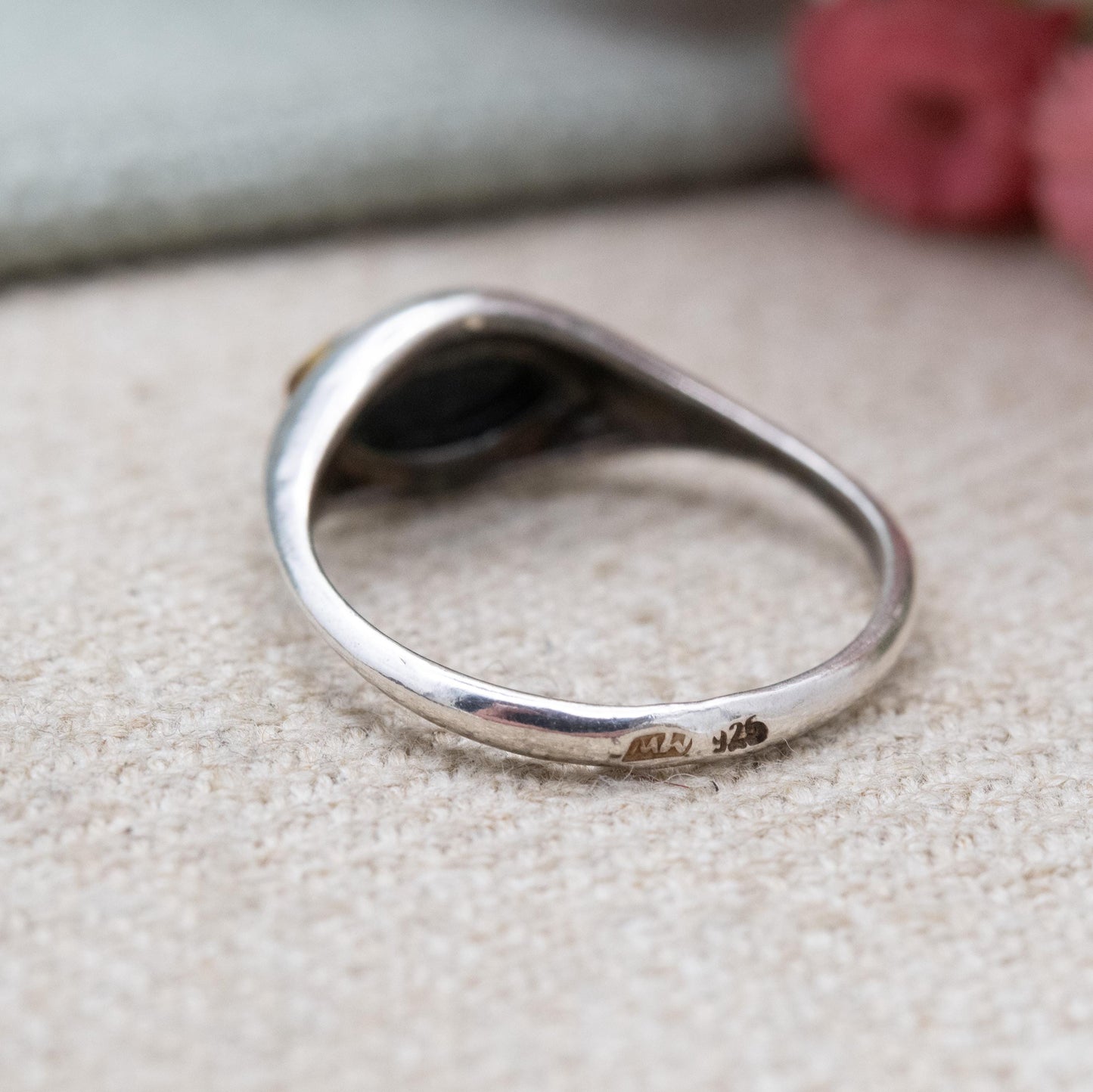 Vintage Sterling Silver Amber Ring - Pretty Unisex Minimal Design Cabochon | UK Size - N 1/2 | US Size - 6 3/4