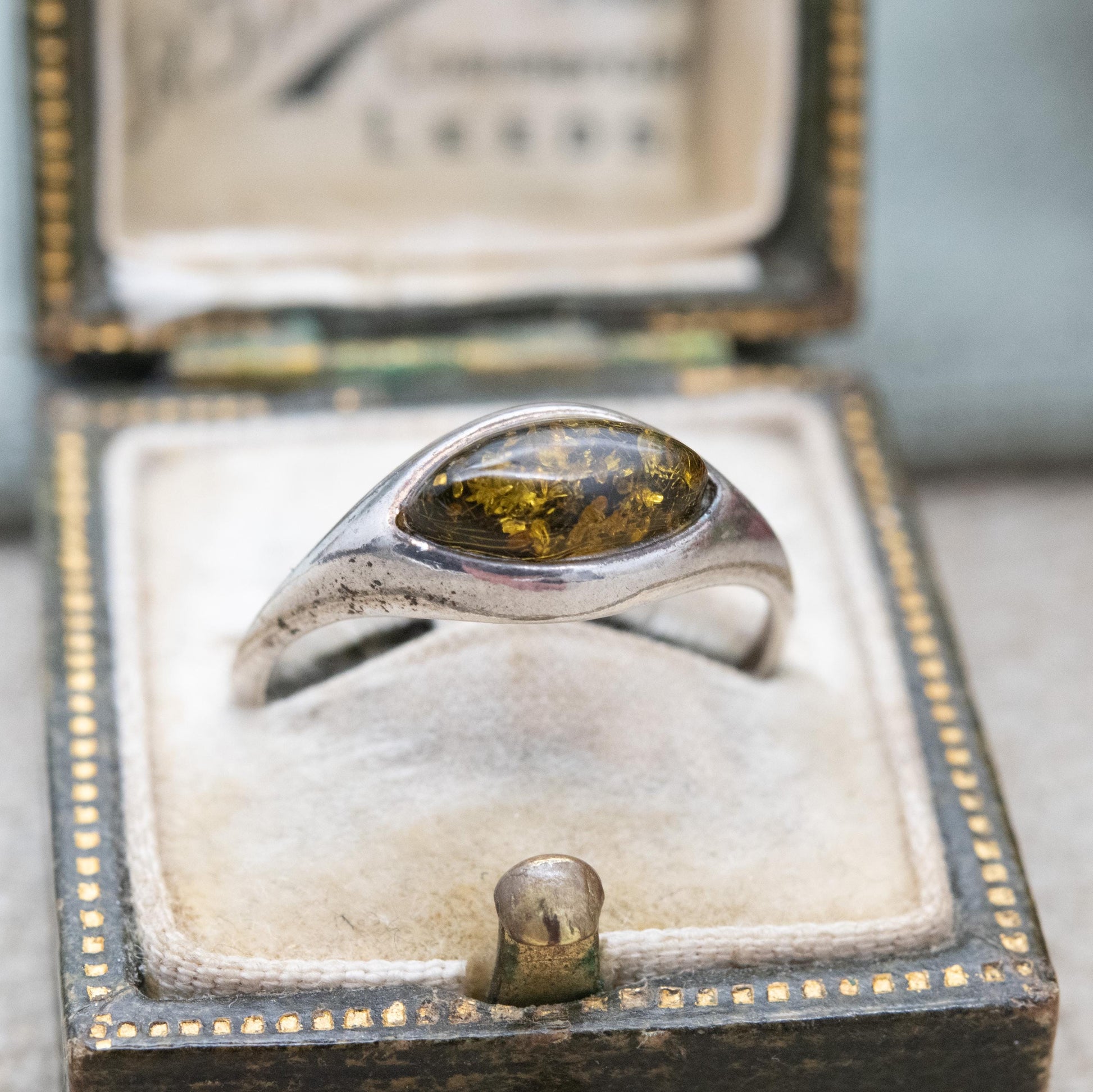Vintage Sterling Silver Amber Ring - Pretty Unisex Minimal Design Cabochon | UK Size - N 1/2 | US Size - 6 3/4