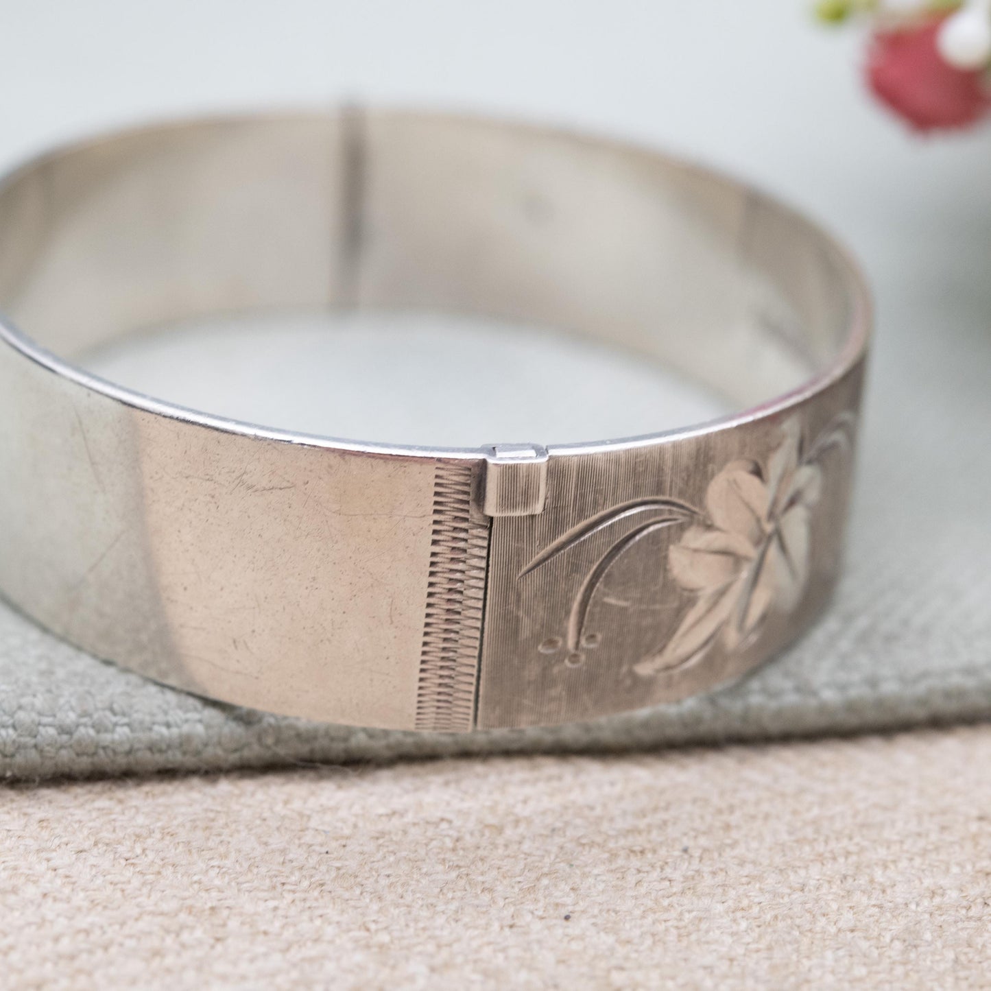 Vintage Sterling Silver Floral Engraved Bangle Bracelet 1977 - Chunky Victorian Aesthetic Natural Style