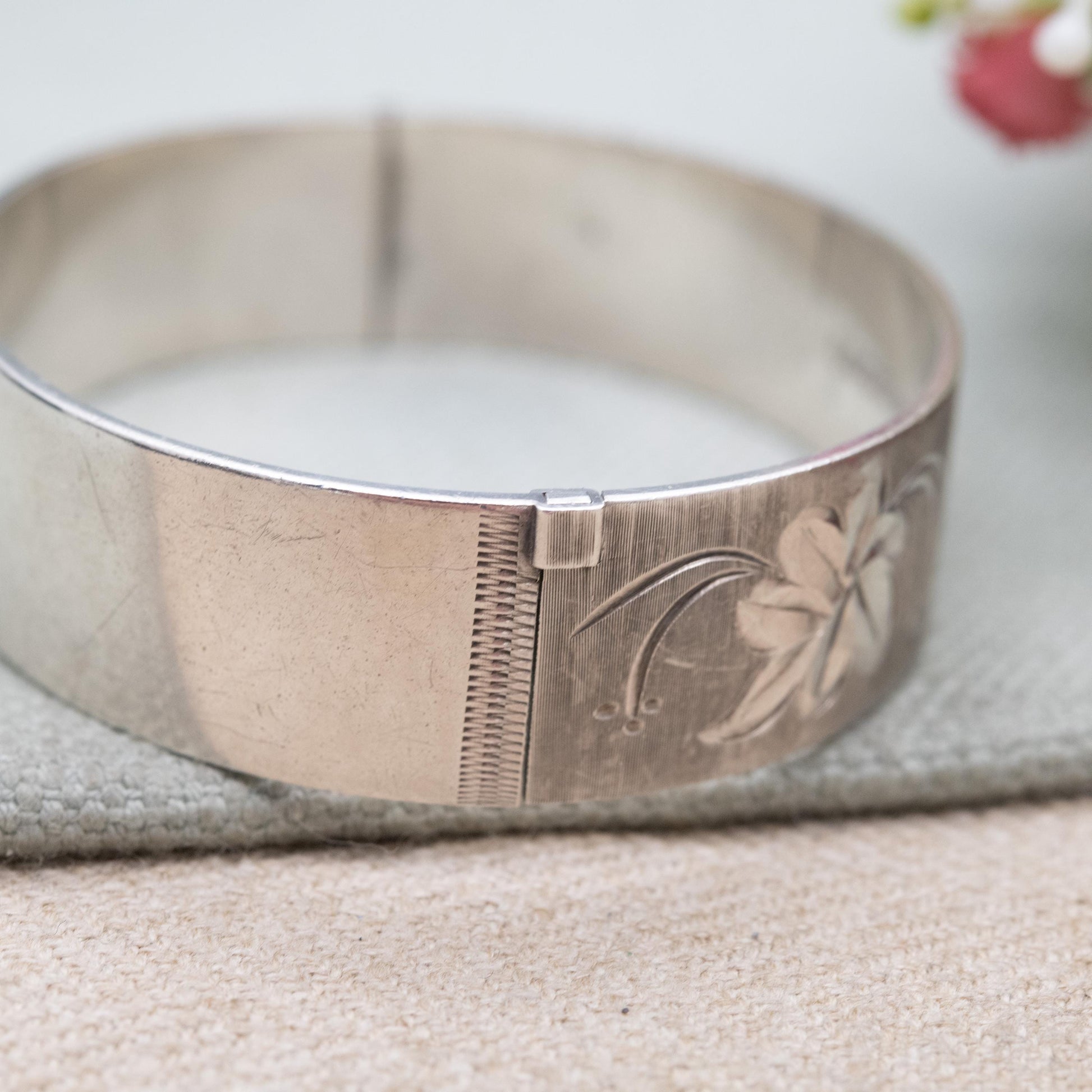 Vintage Sterling Silver Floral Engraved Bangle Bracelet 1977 - Chunky Victorian Aesthetic Natural Style