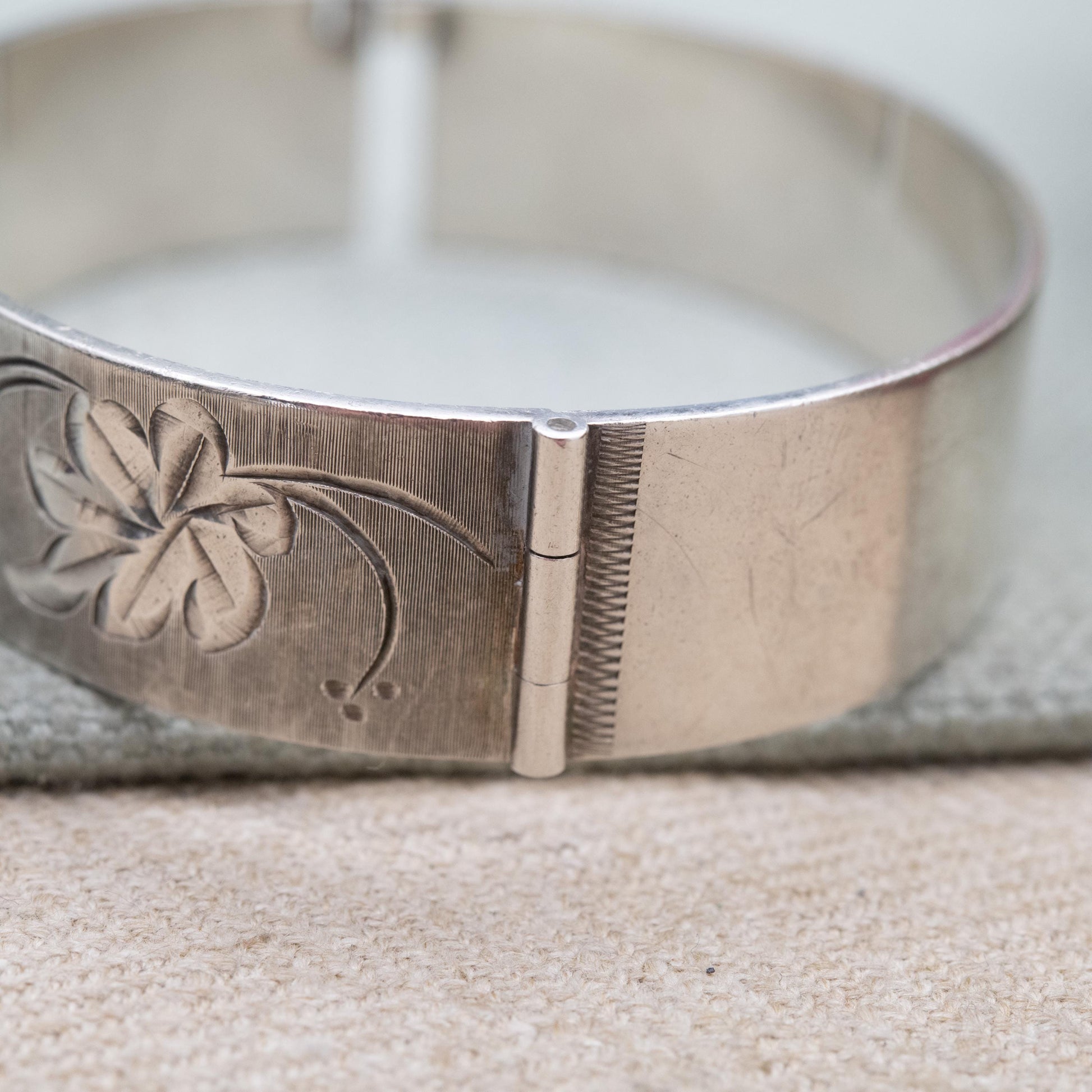 Vintage Sterling Silver Floral Engraved Bangle Bracelet 1977 - Chunky Victorian Aesthetic Natural Style