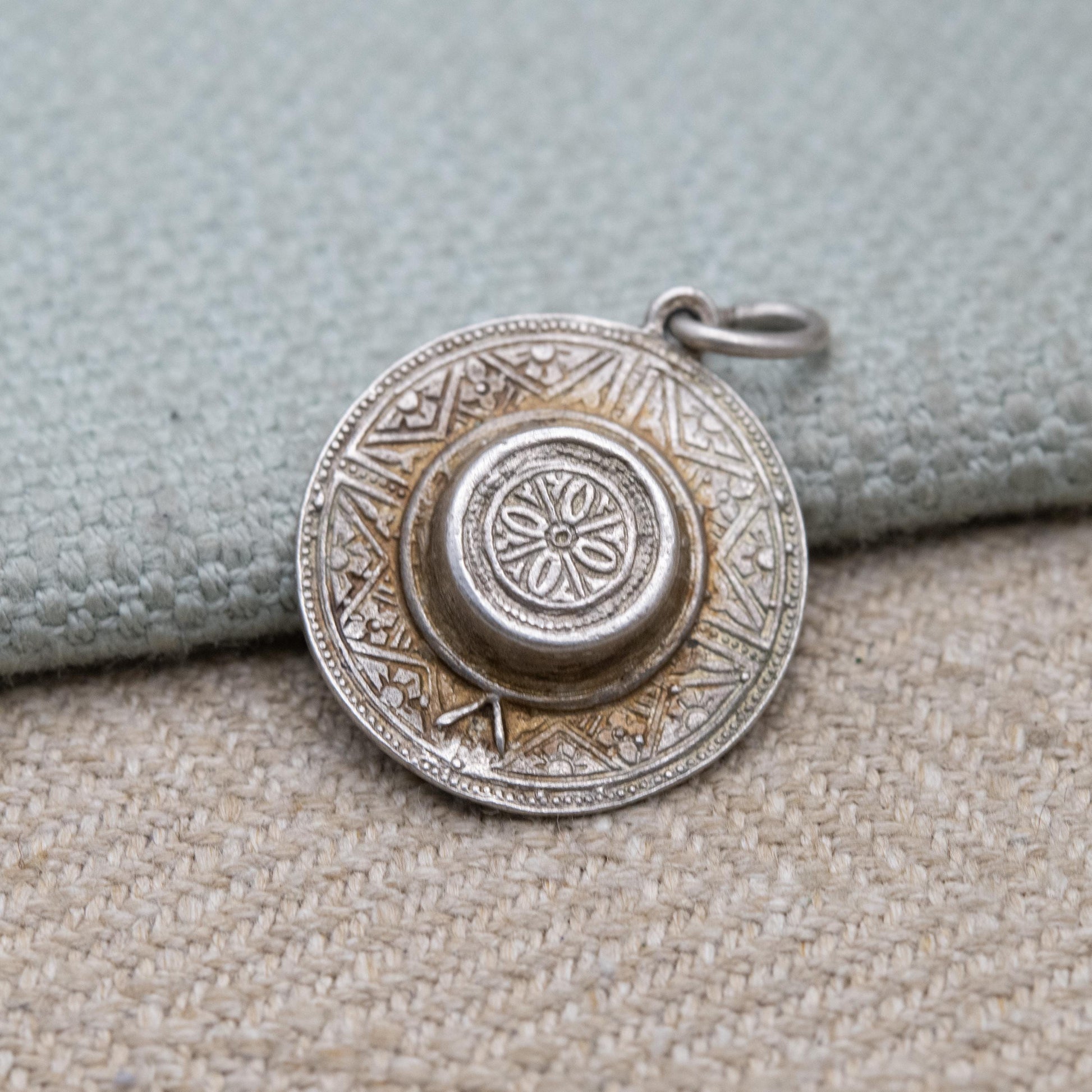 Vintage Silver Sombrero Hat Charm Pendant - Traditional Mexican Clothing | Mexico | Souvenir Gift for Charm Bracelet