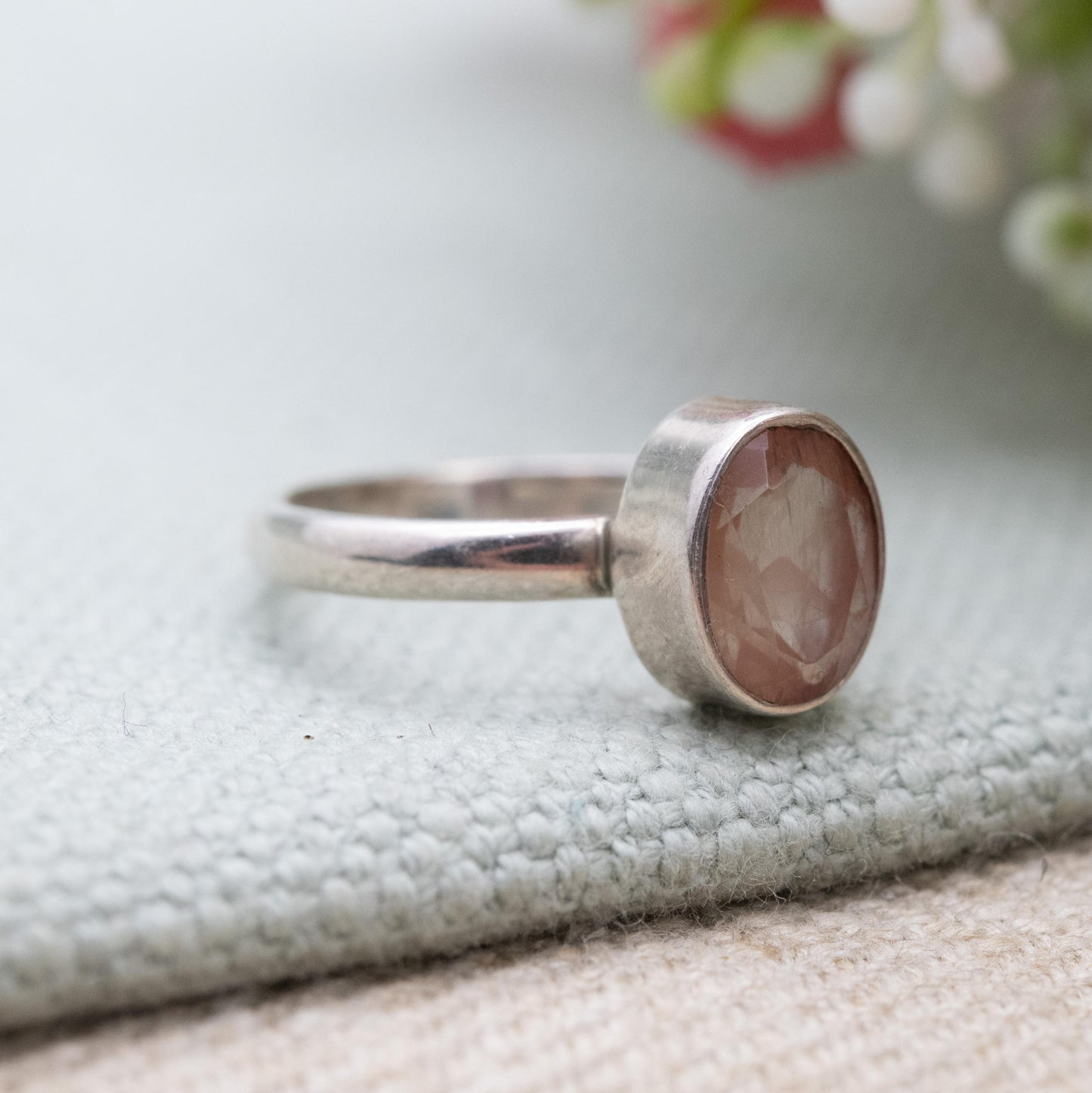Sterling Silver Peach Gemstone Solitaire Ring - Contemporary Gemporia Design | UK Size - N 1/2 | US Size - 6 3/4