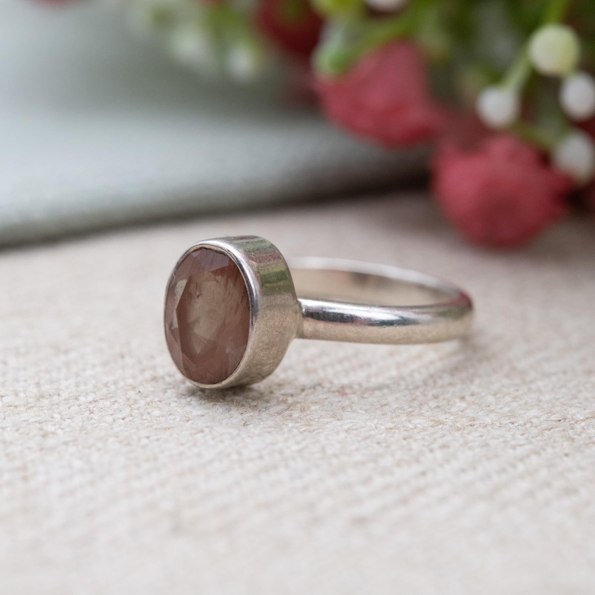 Sterling Silver Peach Gemstone Solitaire Ring - Contemporary Gemporia Design | UK Size - N 1/2 | US Size - 6 3/4