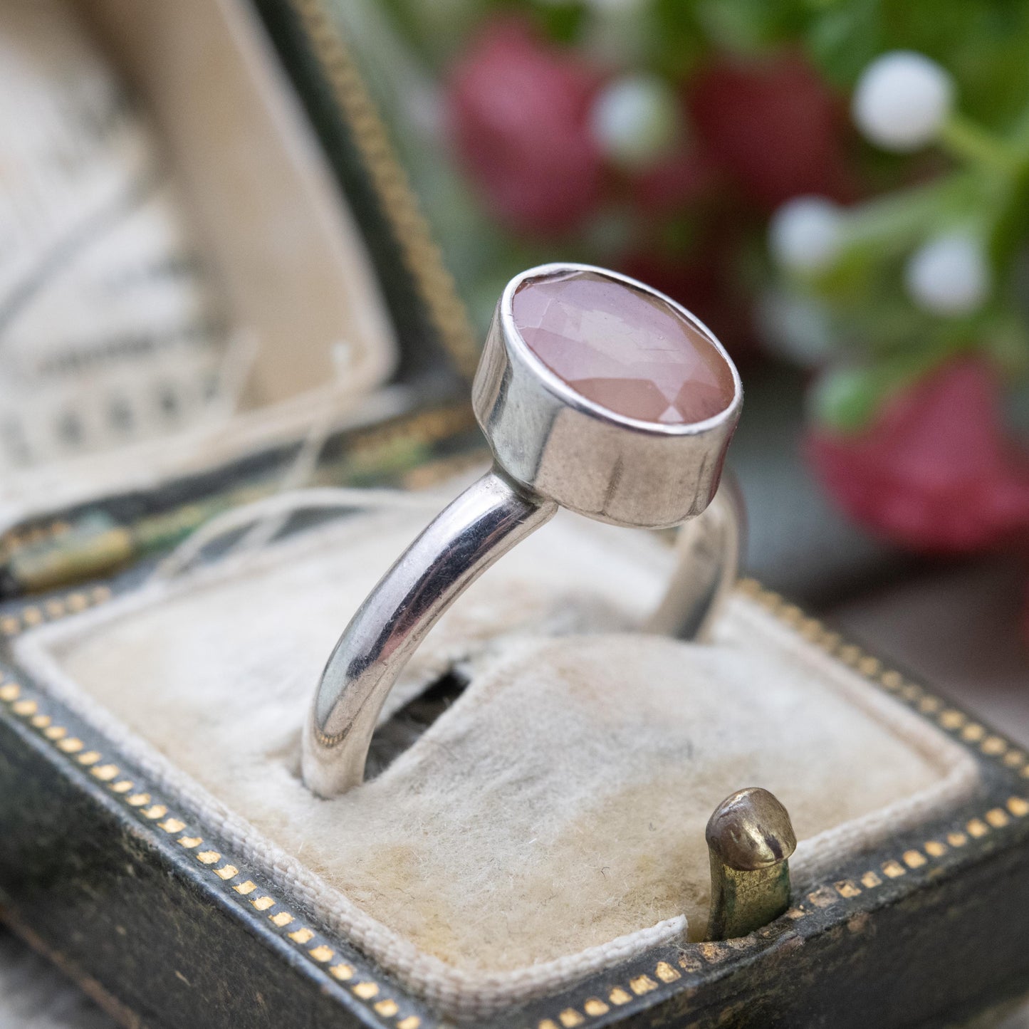 Sterling Silver Peach Gemstone Solitaire Ring - Contemporary Gemporia Design | UK Size - N 1/2 | US Size - 6 3/4