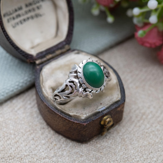 Vintage Studio Sterling Silver Green Cabochon Ring - Ornate Unisex Statement Dress Ring | UK Size - P 1/2 | US Size - 7 3/4