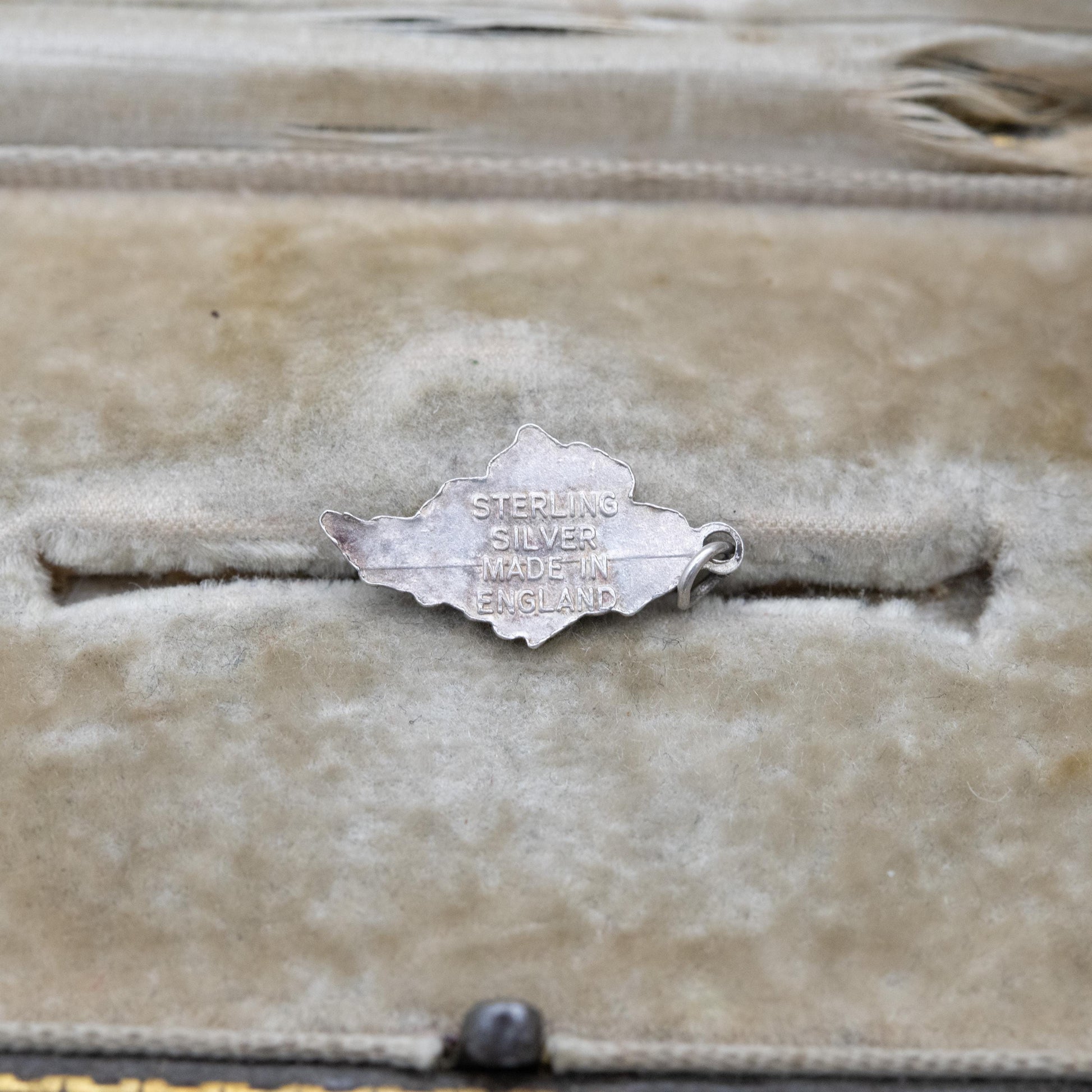 Vintage Sterling Silver Isle of Wight Charm Pendant - Channel Island | British Isles | Travel Charm | Souvenir Gift for Charm Bracelet
