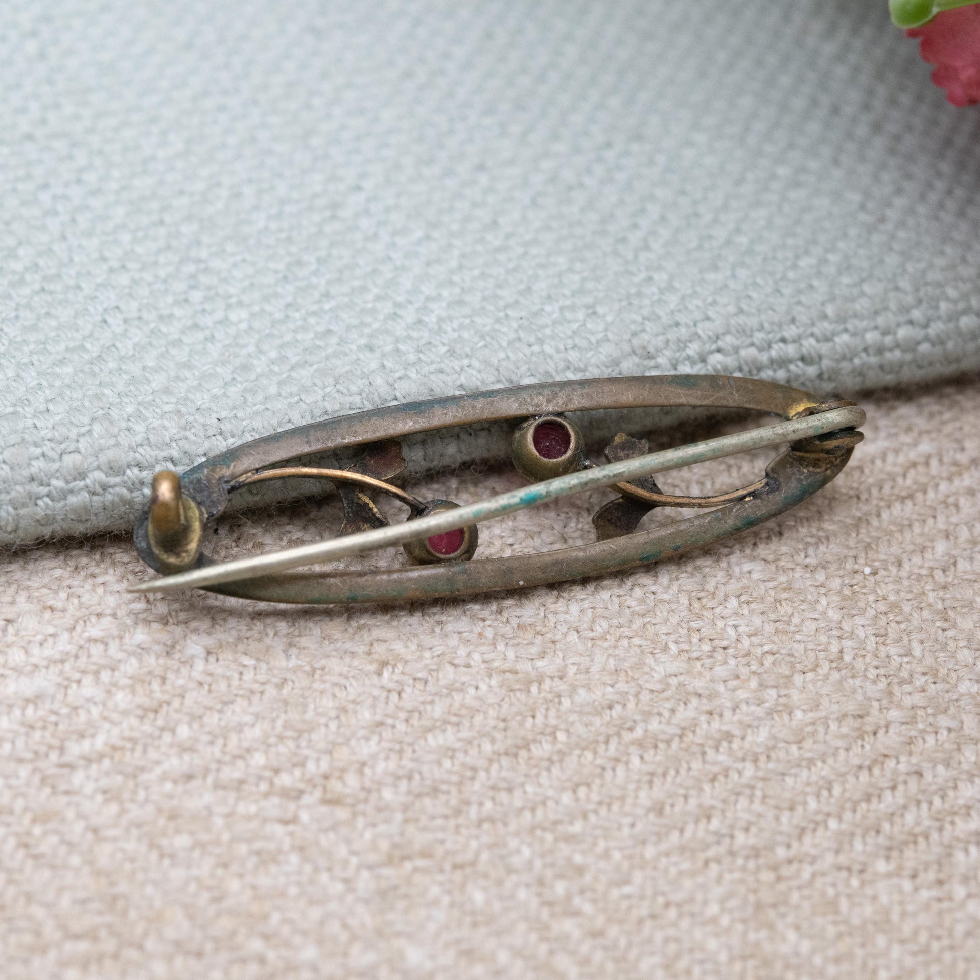 Antique Edwardian Rolled Gold Bar Brooch with Red Paste Two Flower Design