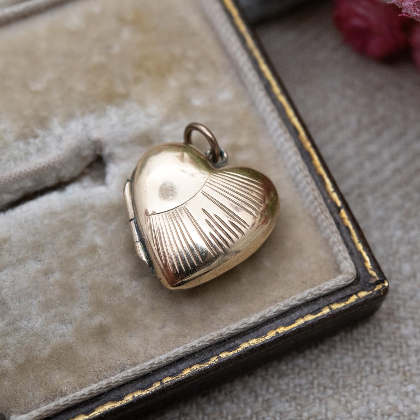 Vintage 9ct Gold Back and Front Sunburst Heart Locket Pendant with Engraved Design c. 1960s