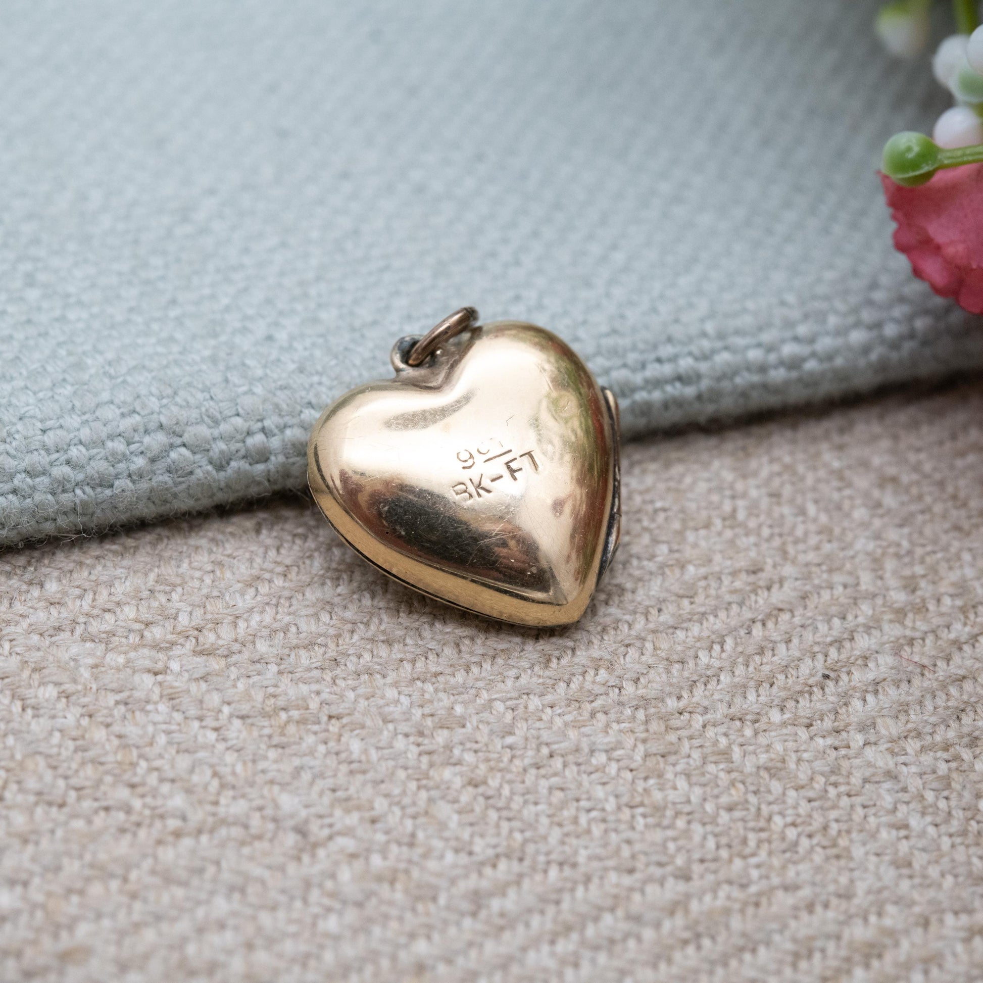Vintage 9ct Gold Back and Front Sunburst Heart Locket Pendant with Engraved Design c. 1960s