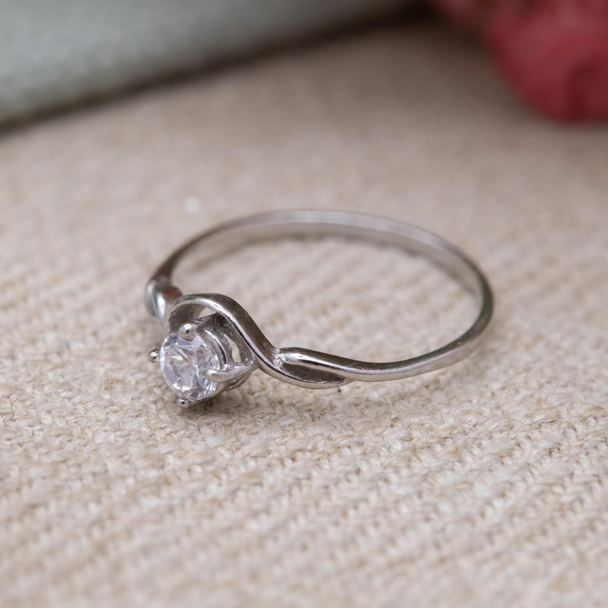 Sterling Silver Twist Clear Stone Solitaire Ring - UK Size - N | US Size - 7